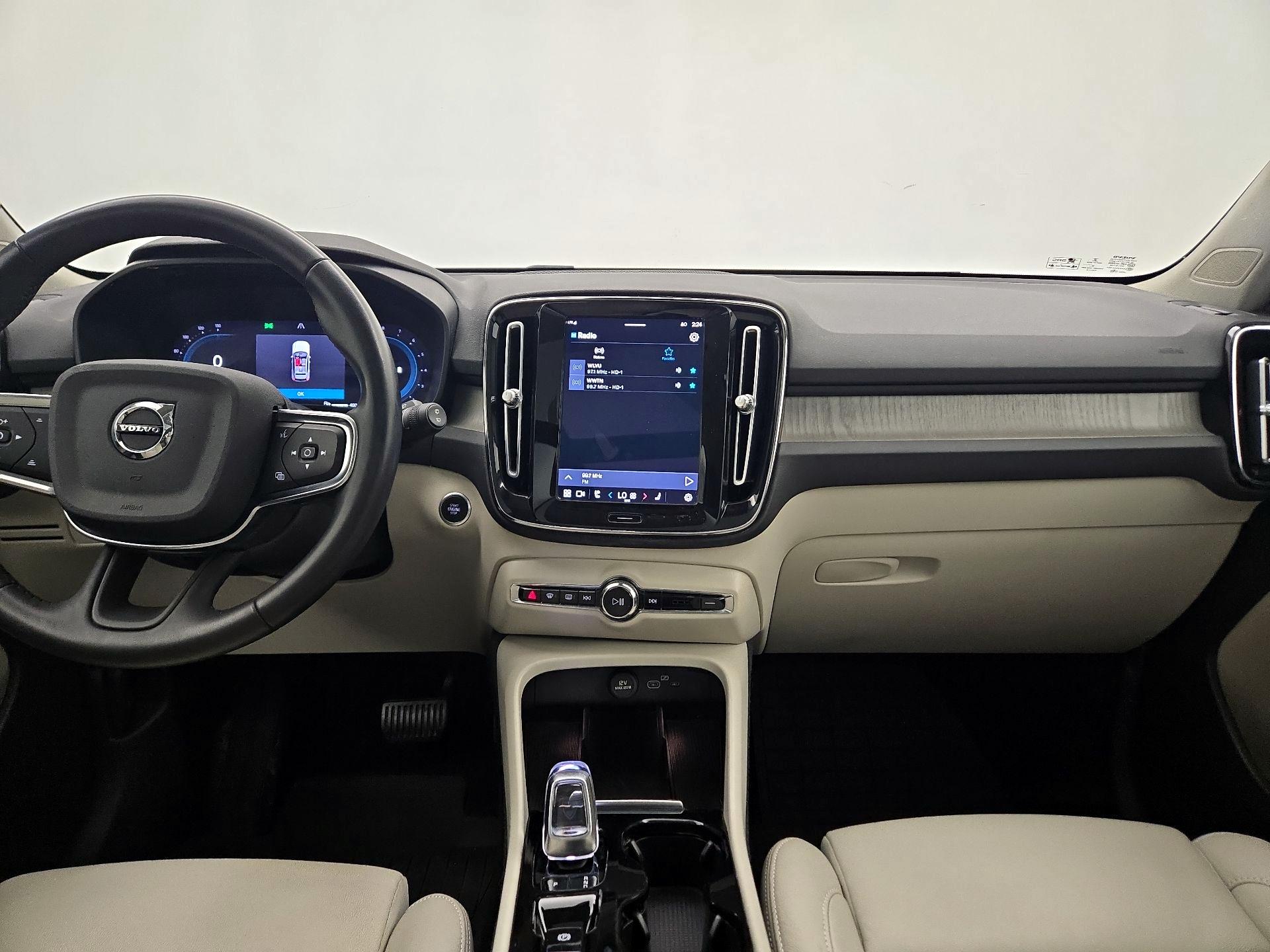 Thumbnail: 2023 Volvo XC40 - 9