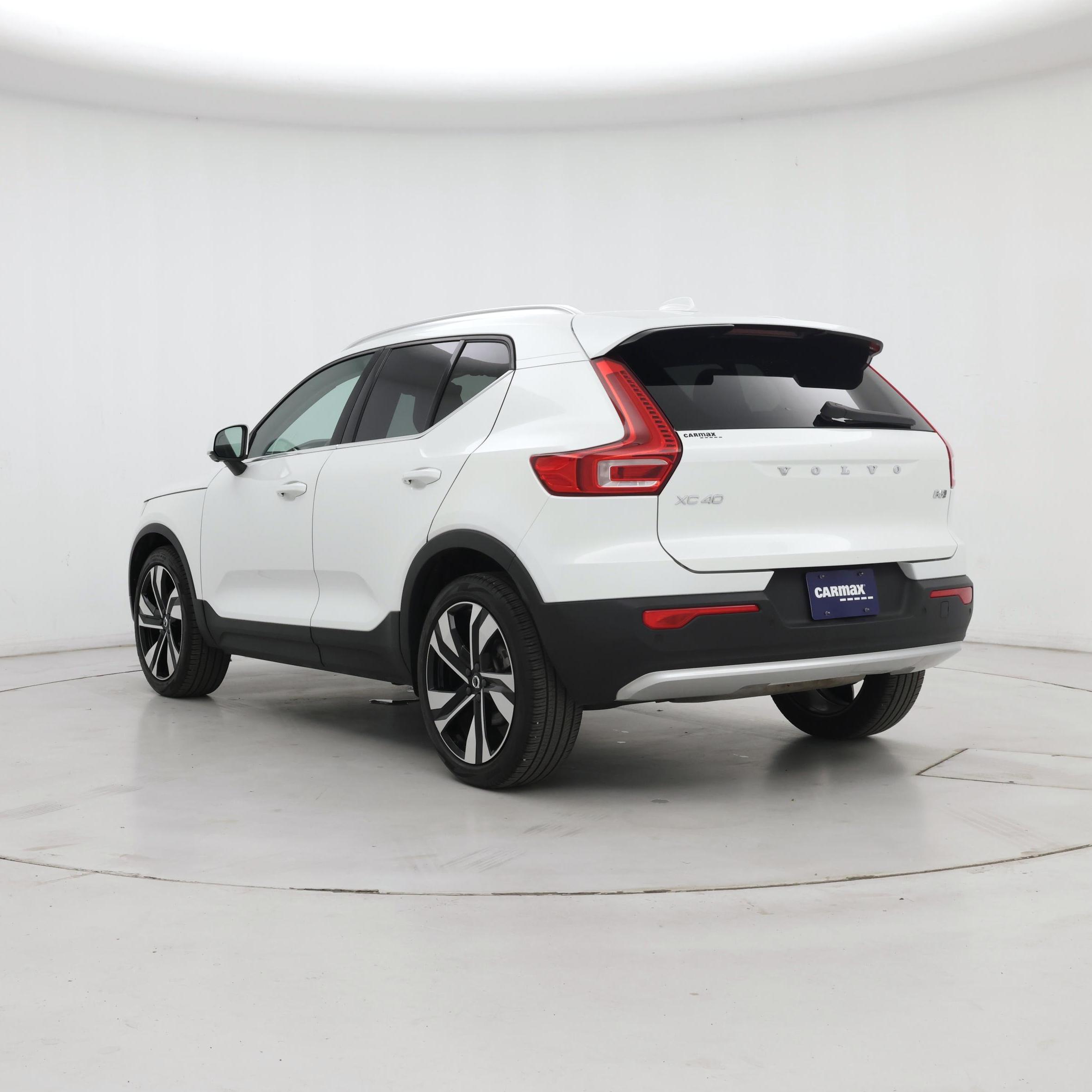 Thumbnail: 2023 Volvo XC40 - 2