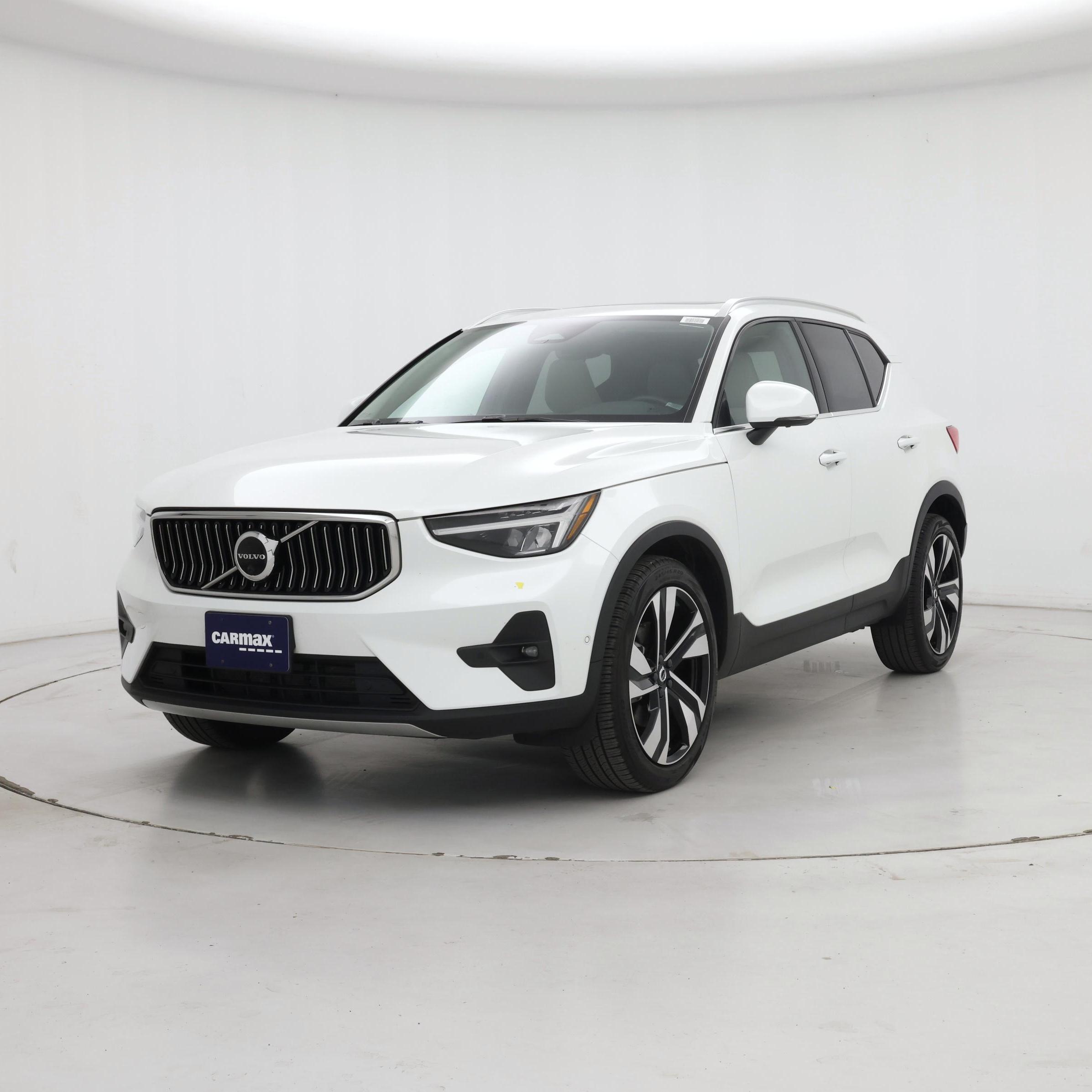 Thumbnail: 2023 Volvo XC40 - 4