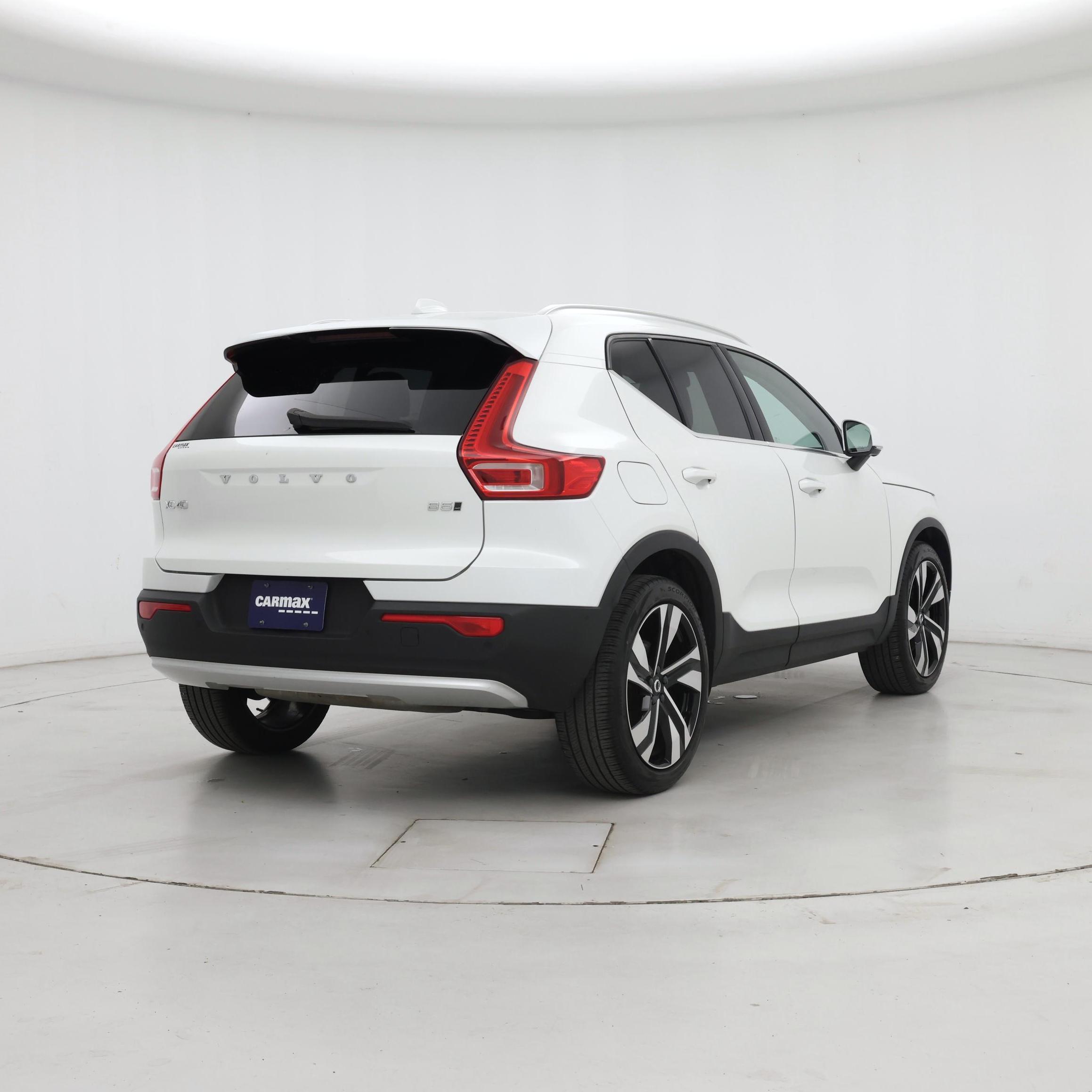 Thumbnail: 2023 Volvo XC40 - 8