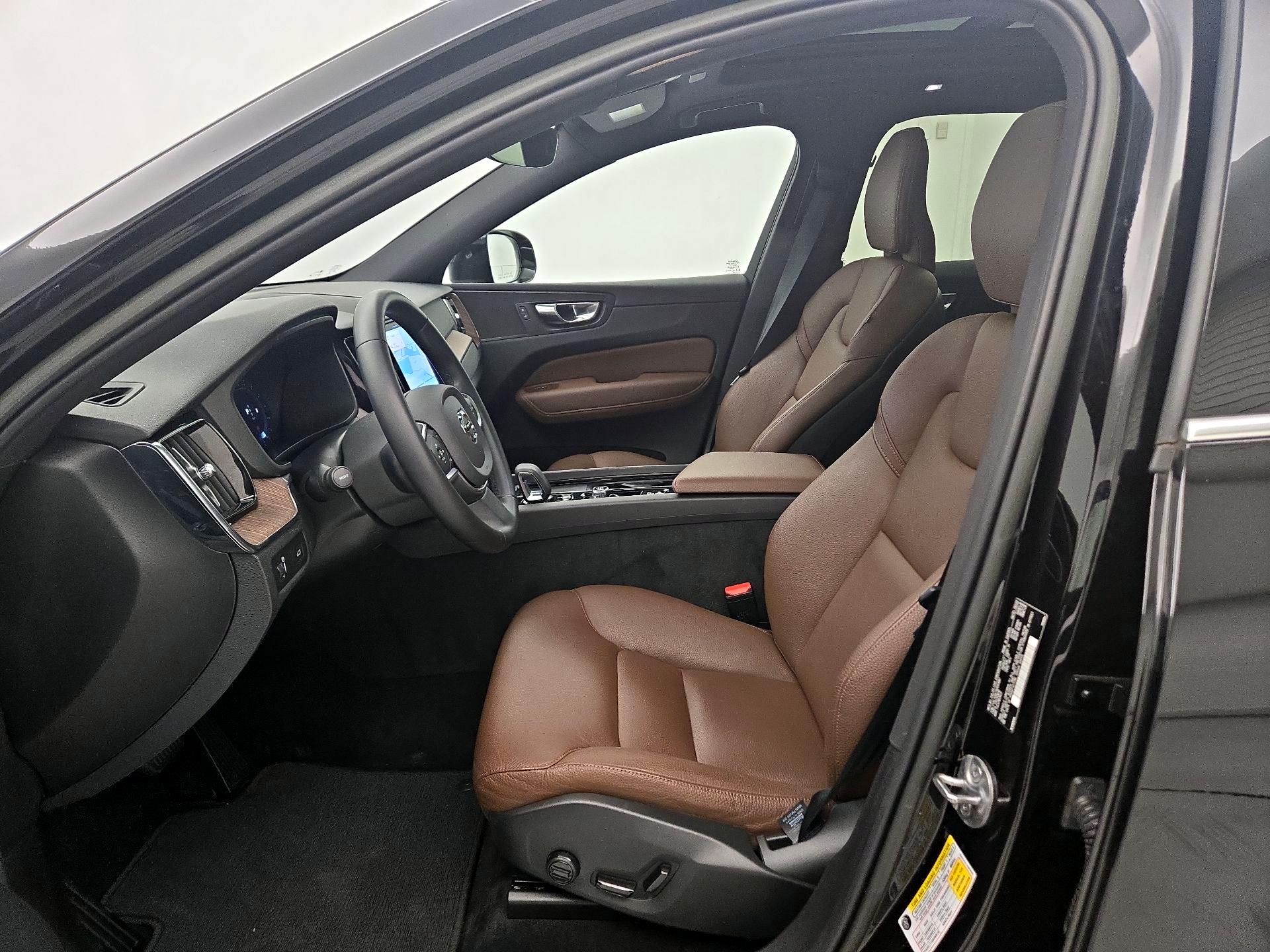 Thumbnail: 2022 Volvo XC60 - 11