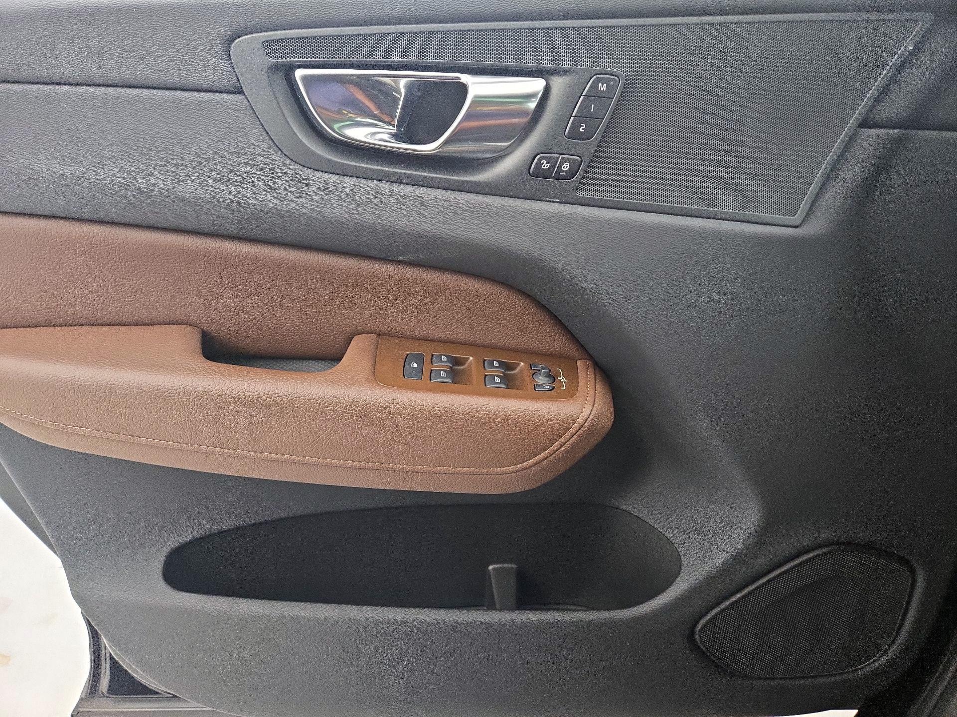 Thumbnail: 2022 Volvo XC60 - 12