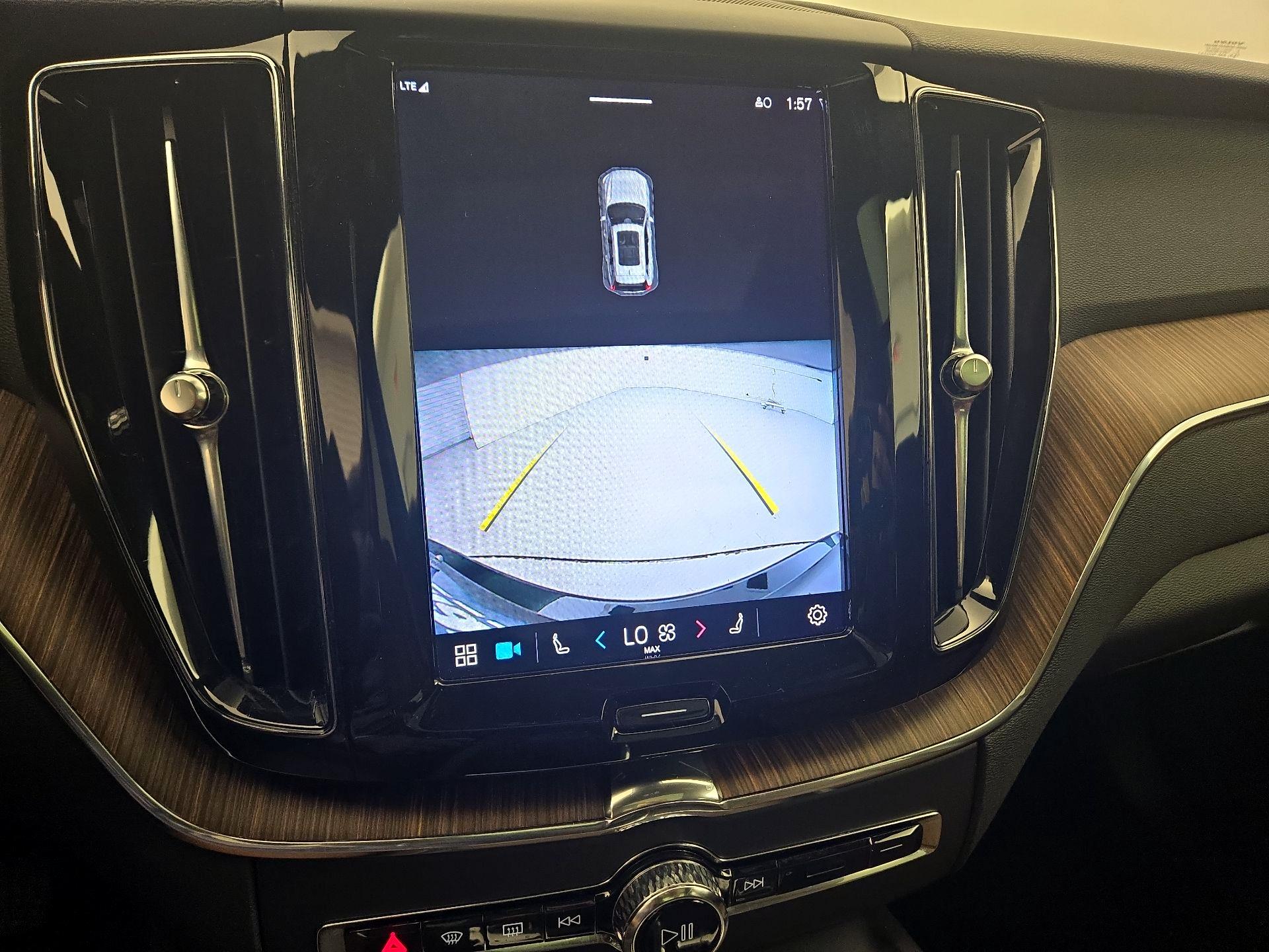 Thumbnail: 2022 Volvo XC60 - 15