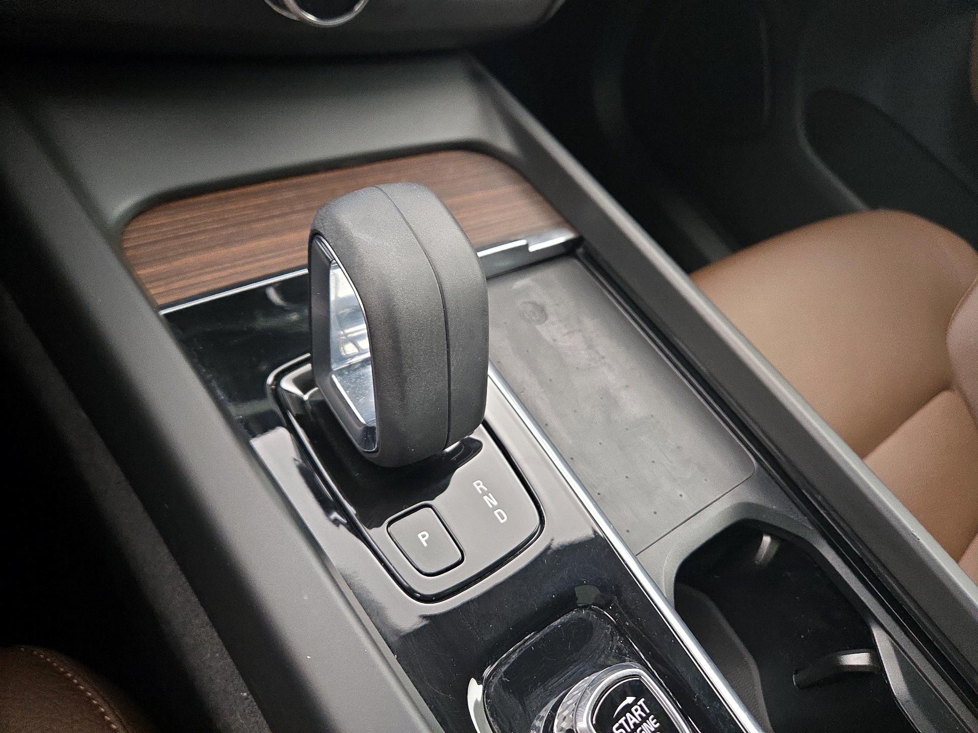 Thumbnail: 2022 Volvo XC60 - 18
