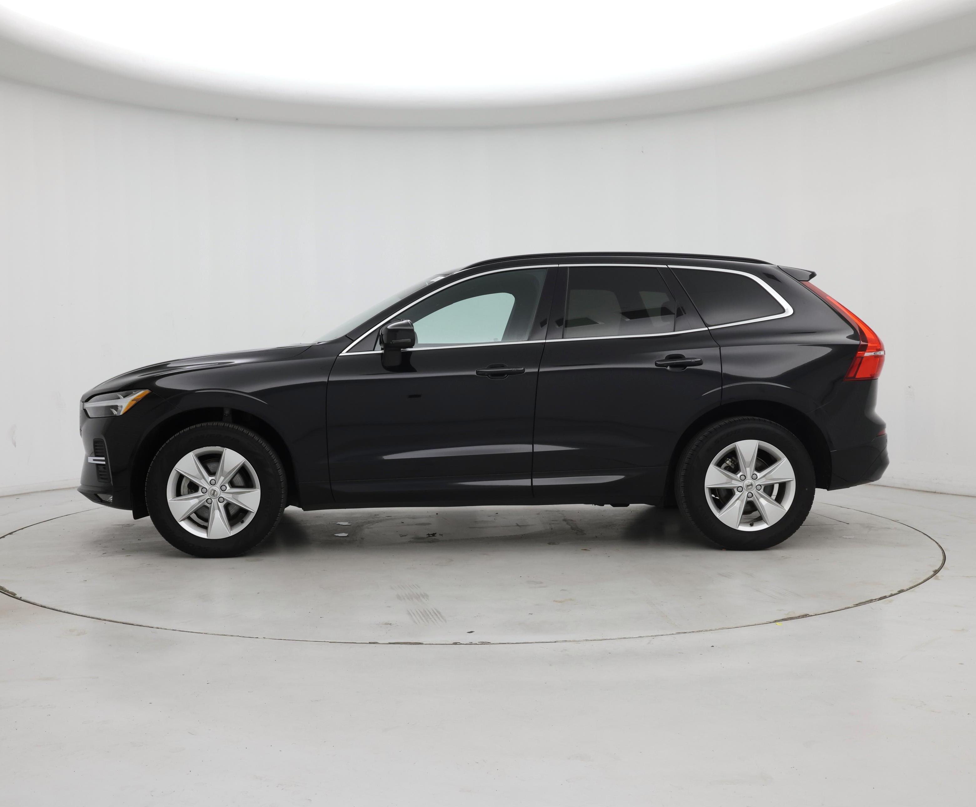 Thumbnail: 2022 Volvo XC60 - 3