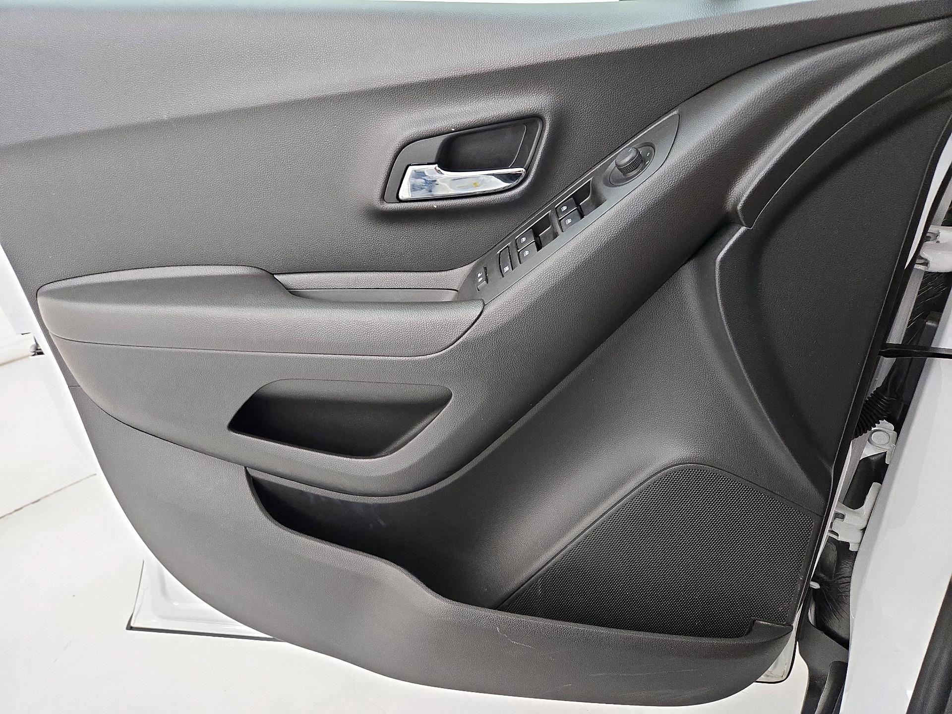 Thumbnail: 2020 Chevrolet Trax - 12