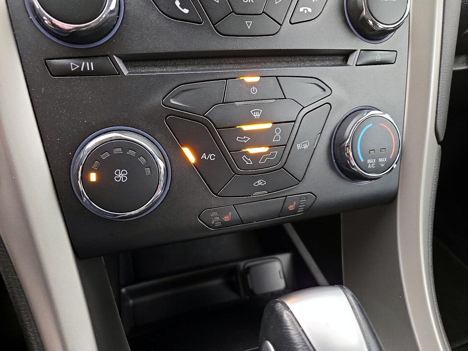 2015 Ford Fusion SE - Photo 17