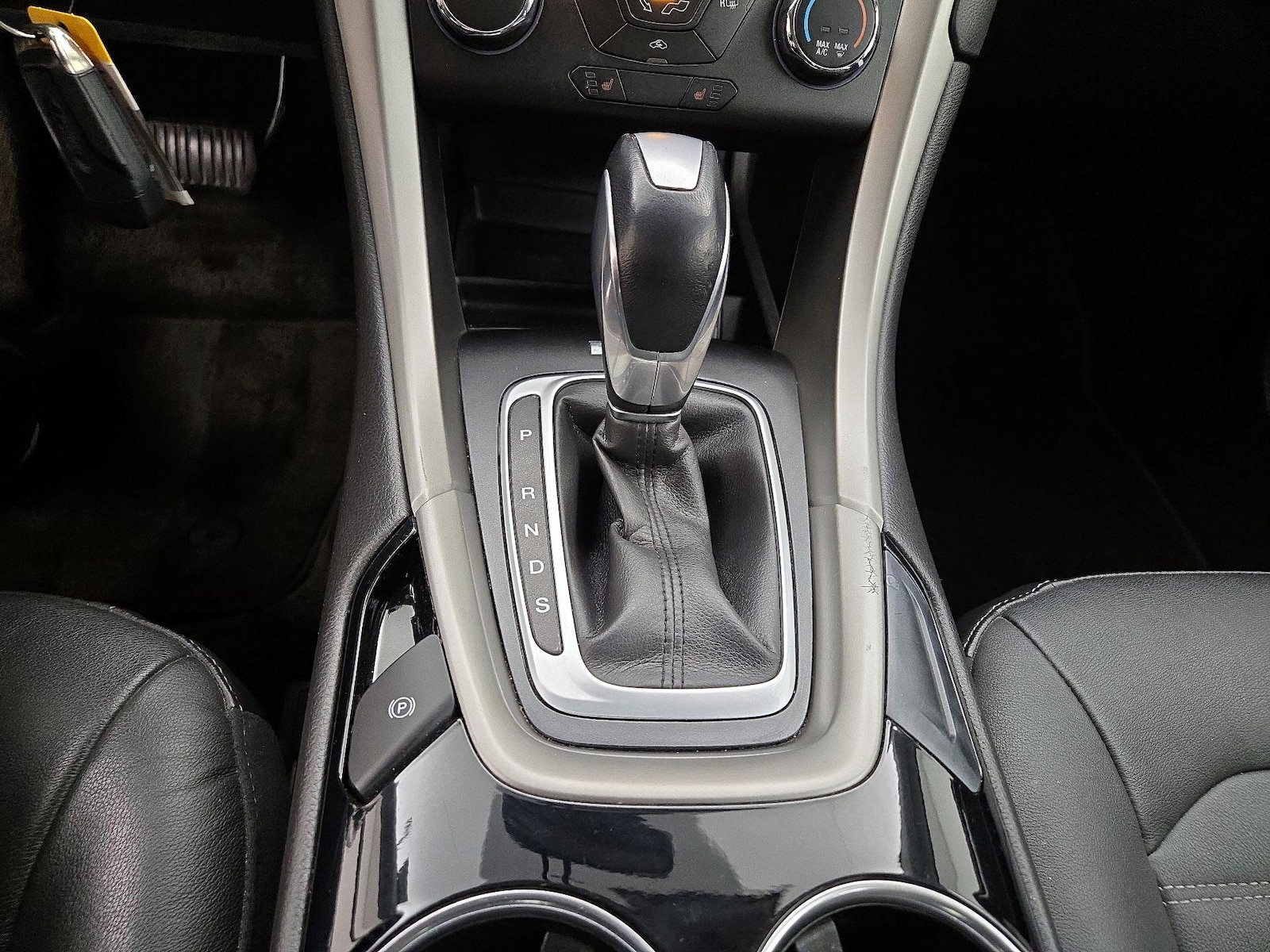 2015 Ford Fusion SE - Photo 18