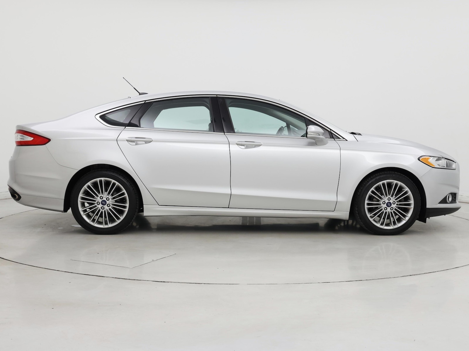 2015 Ford Fusion SE - Photo 8