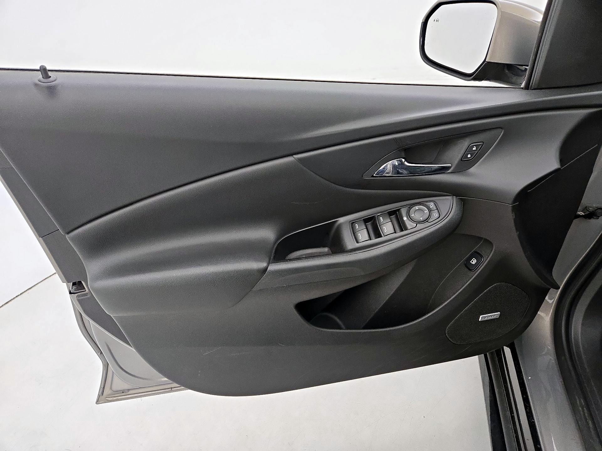 Thumbnail: 2017 Chevrolet Volt - 12
