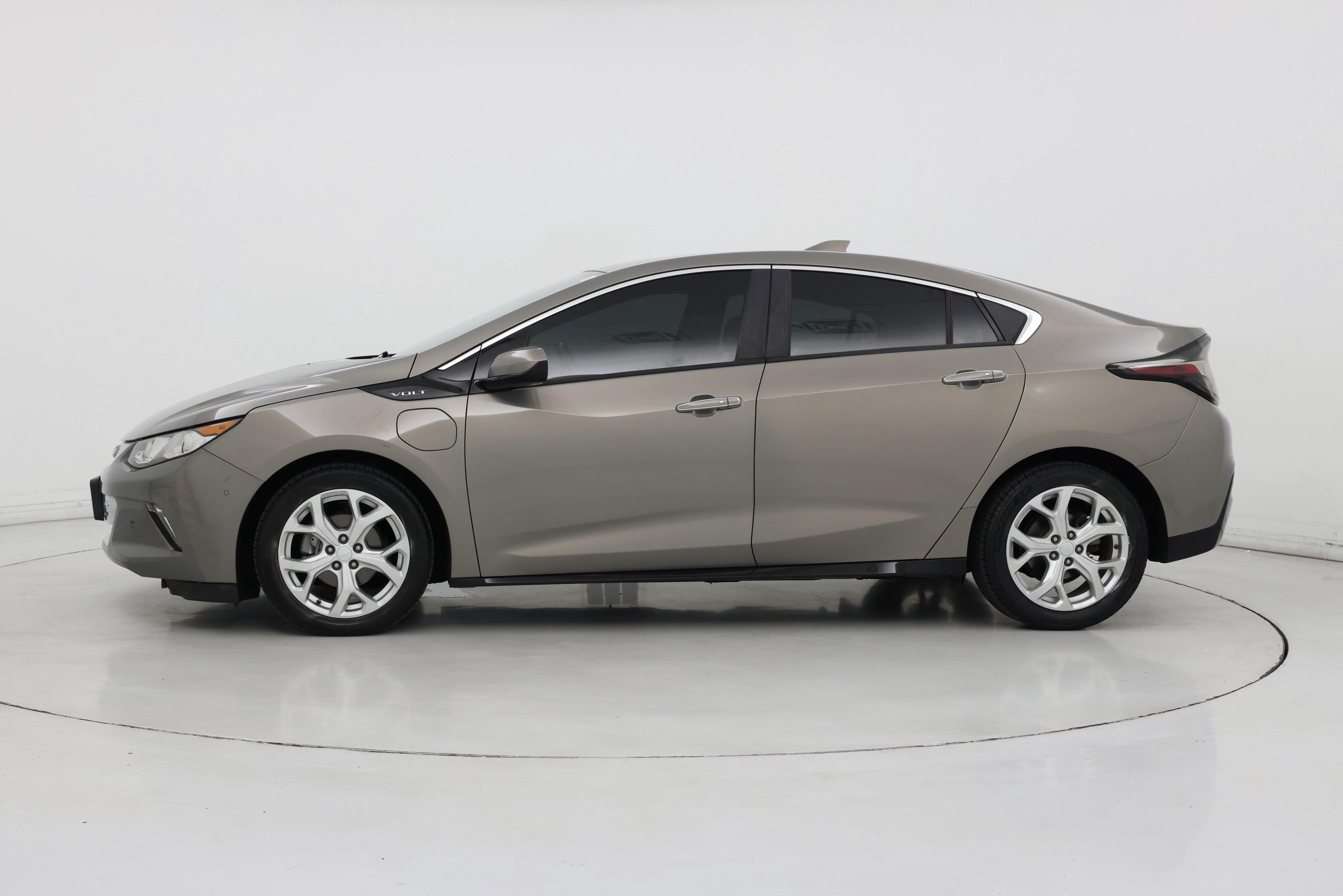 Thumbnail: 2017 Chevrolet Volt - 3