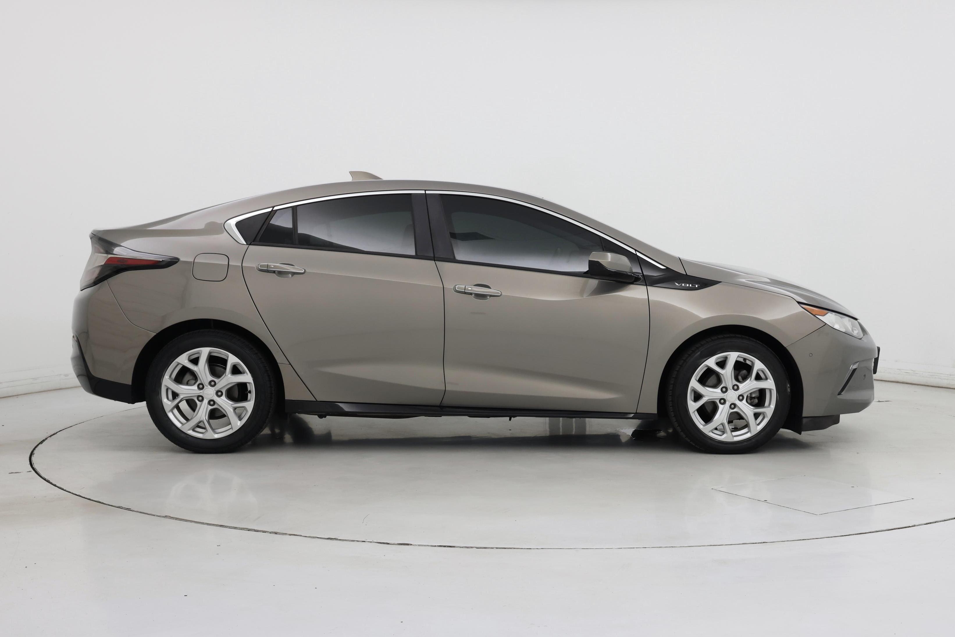 Thumbnail: 2017 Chevrolet Volt - 7
