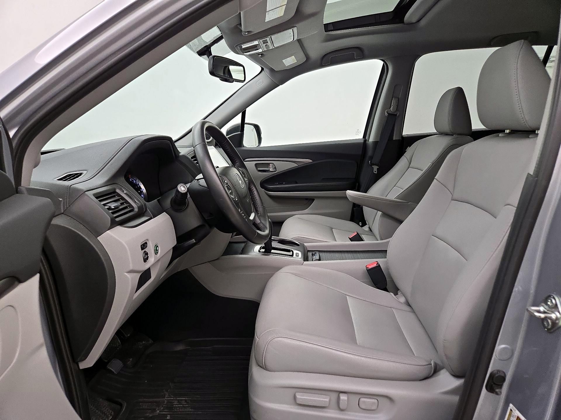Thumbnail: 2017 Honda Pilot - 11