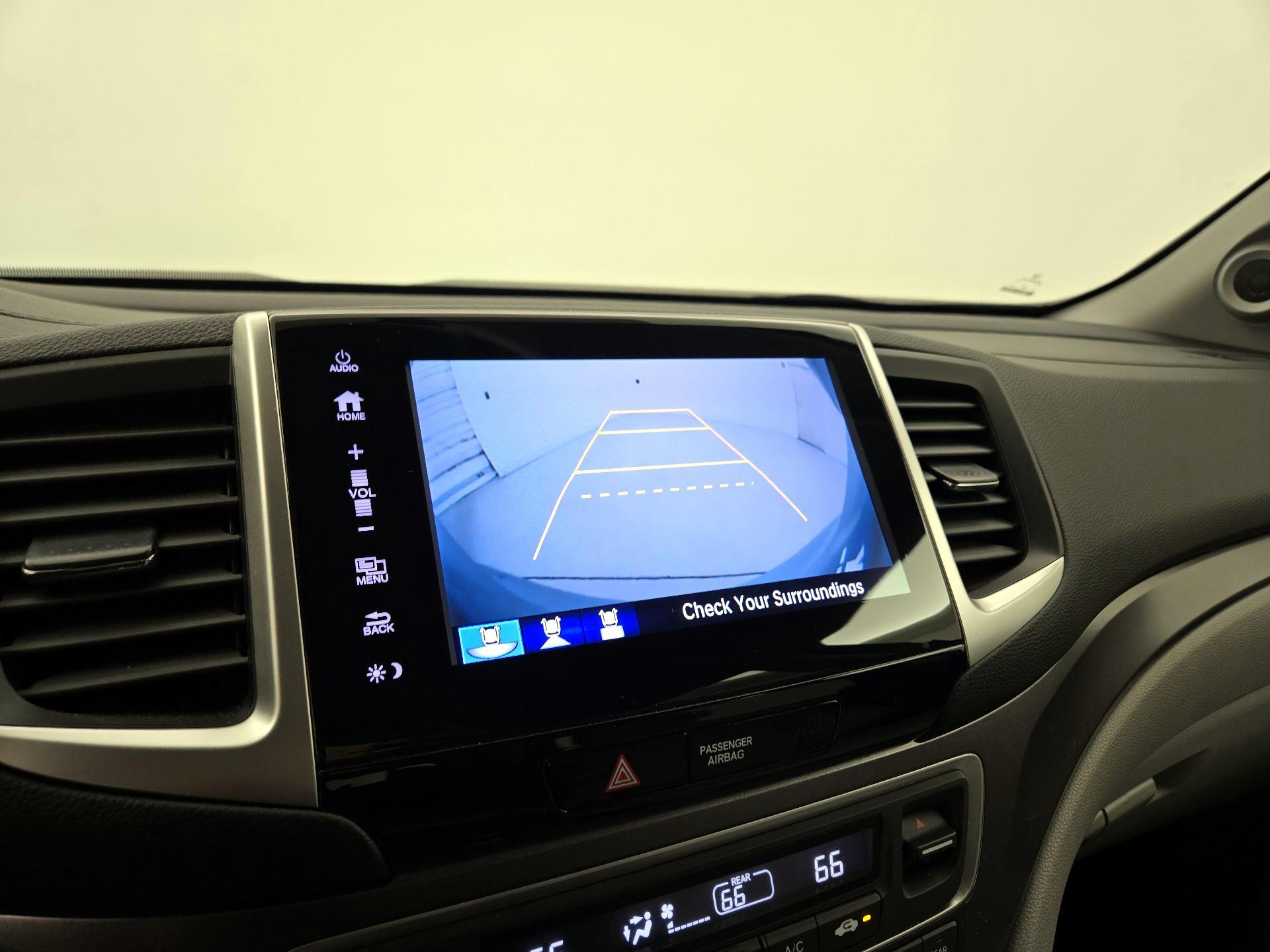 Thumbnail: 2017 Honda Pilot - 14