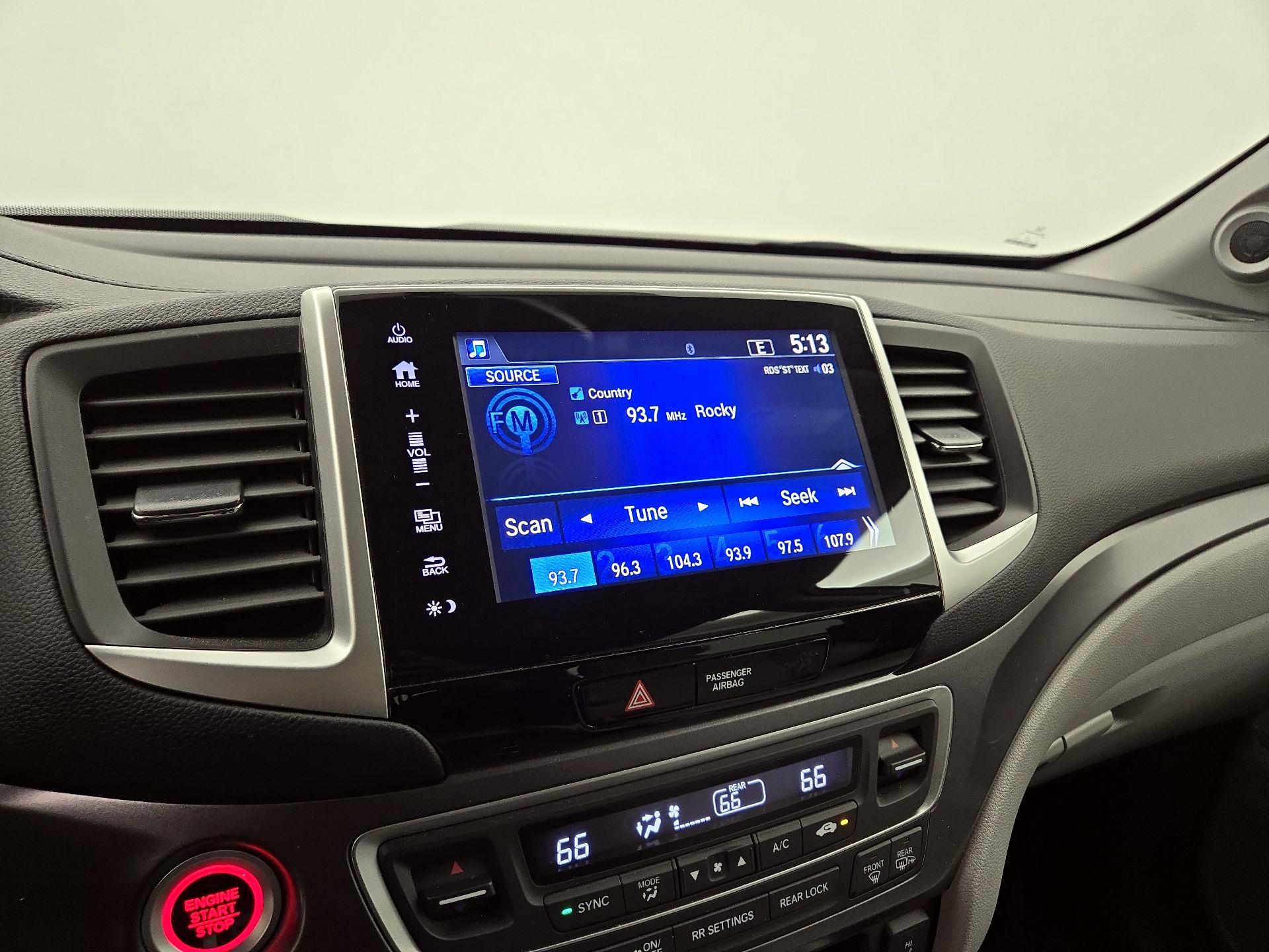 Thumbnail: 2017 Honda Pilot - 15