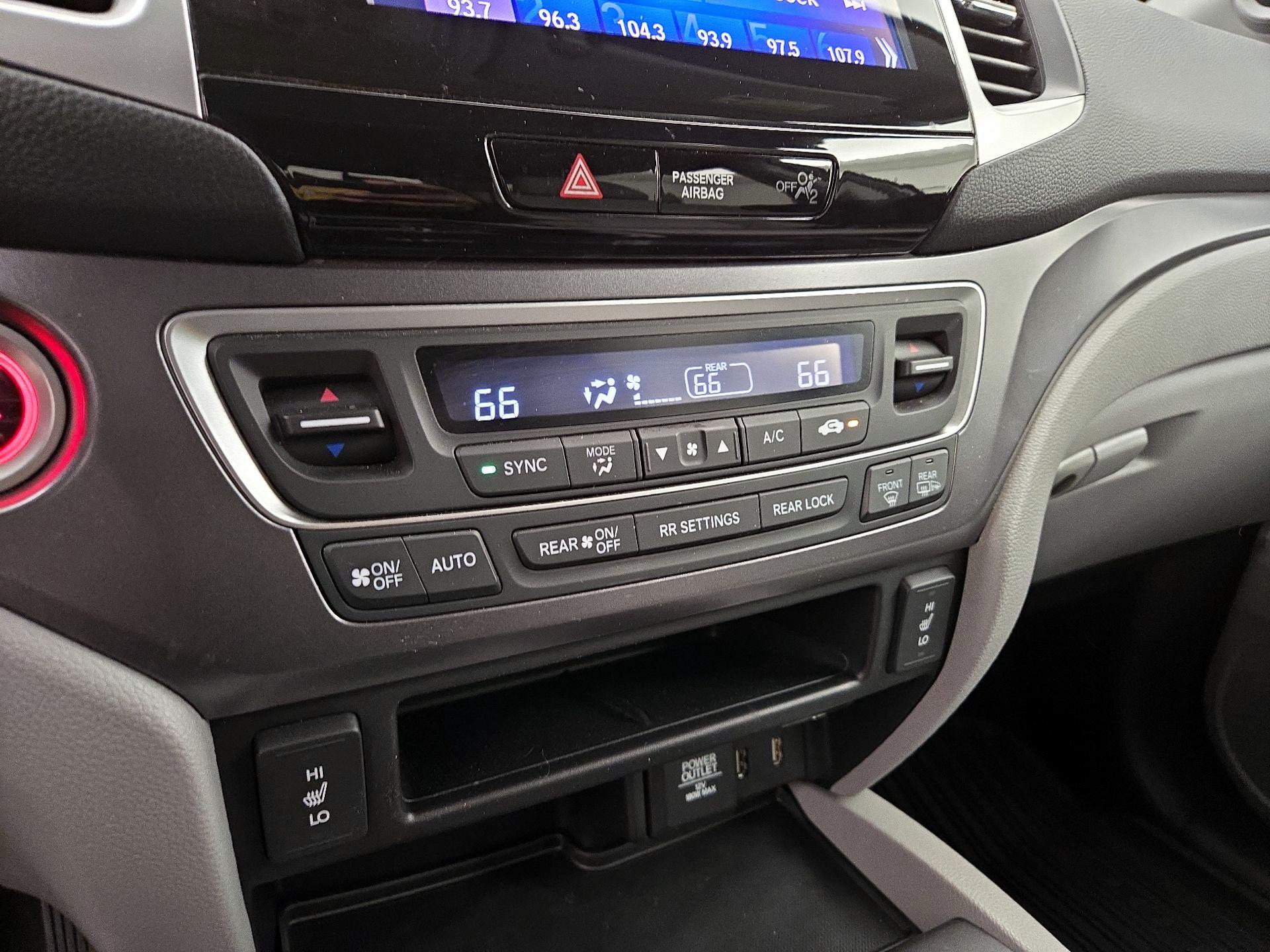 Thumbnail: 2017 Honda Pilot - 16