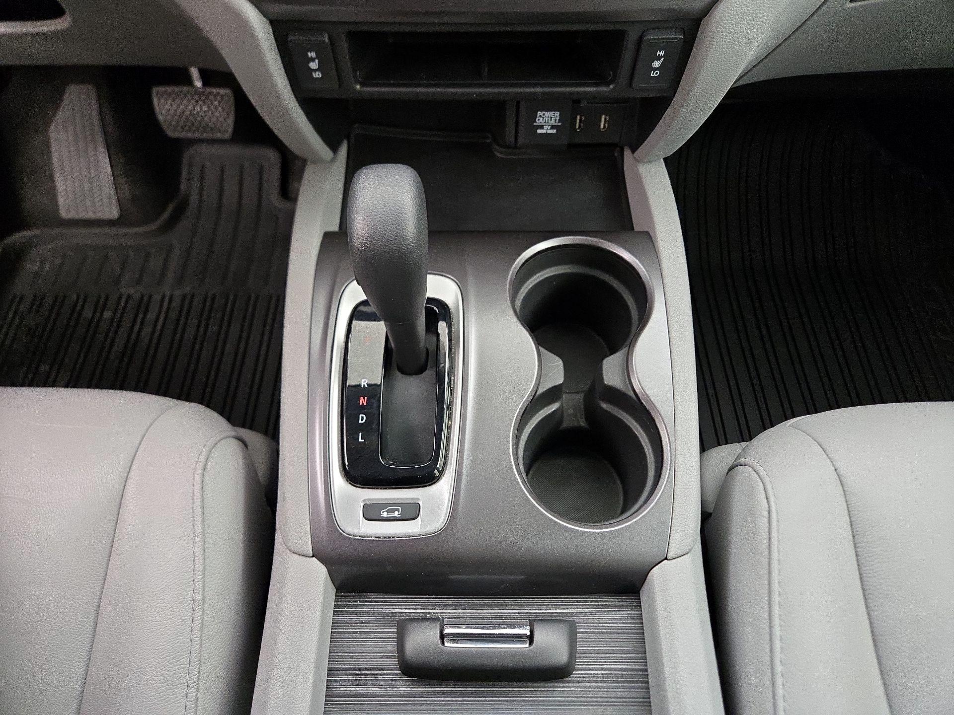 Thumbnail: 2017 Honda Pilot - 17