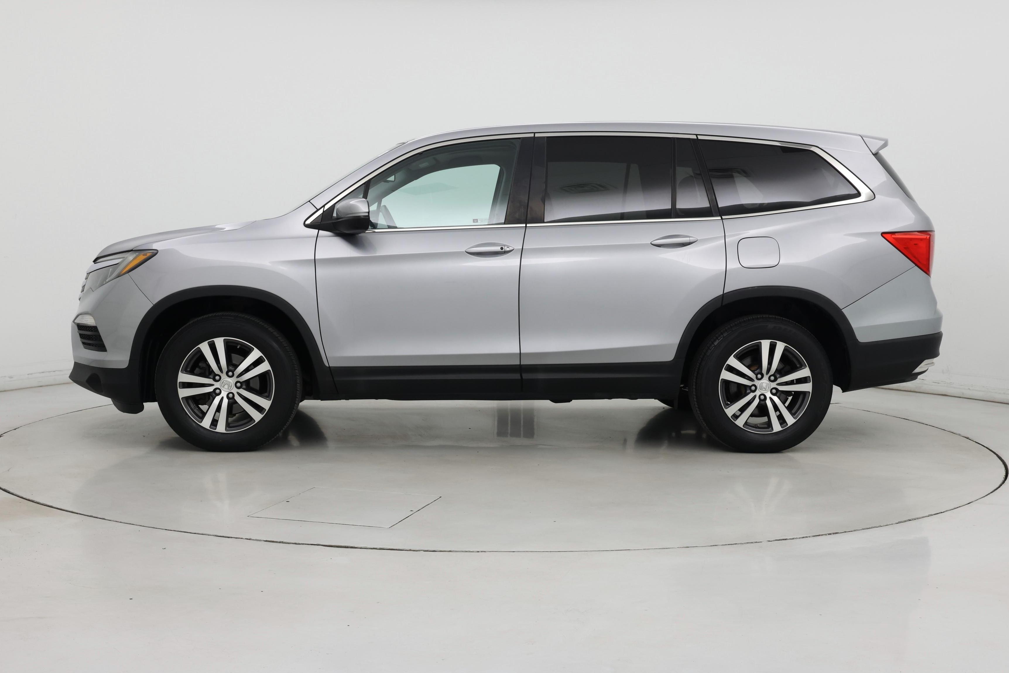 Thumbnail: 2017 Honda Pilot - 3