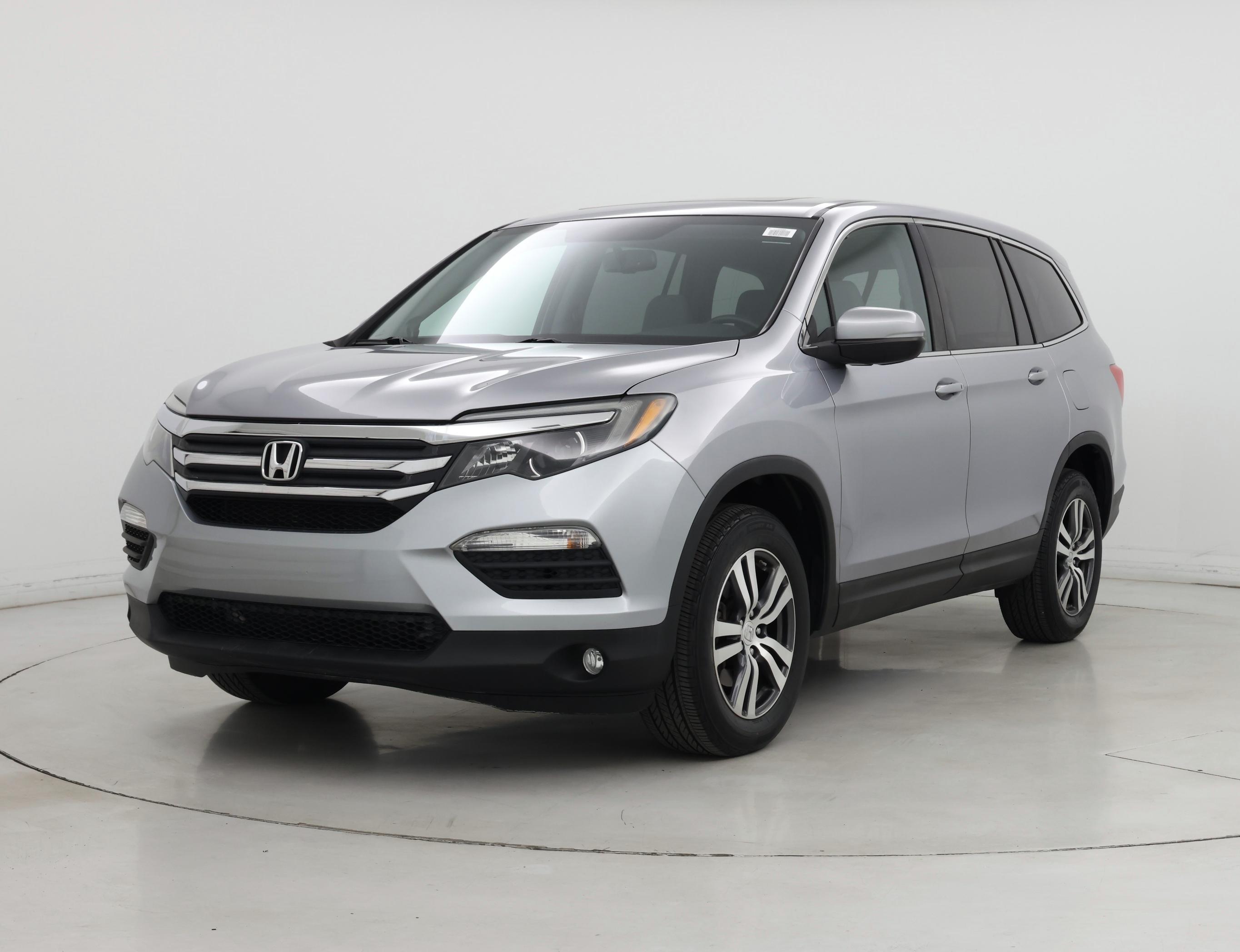 Thumbnail: 2017 Honda Pilot - 4