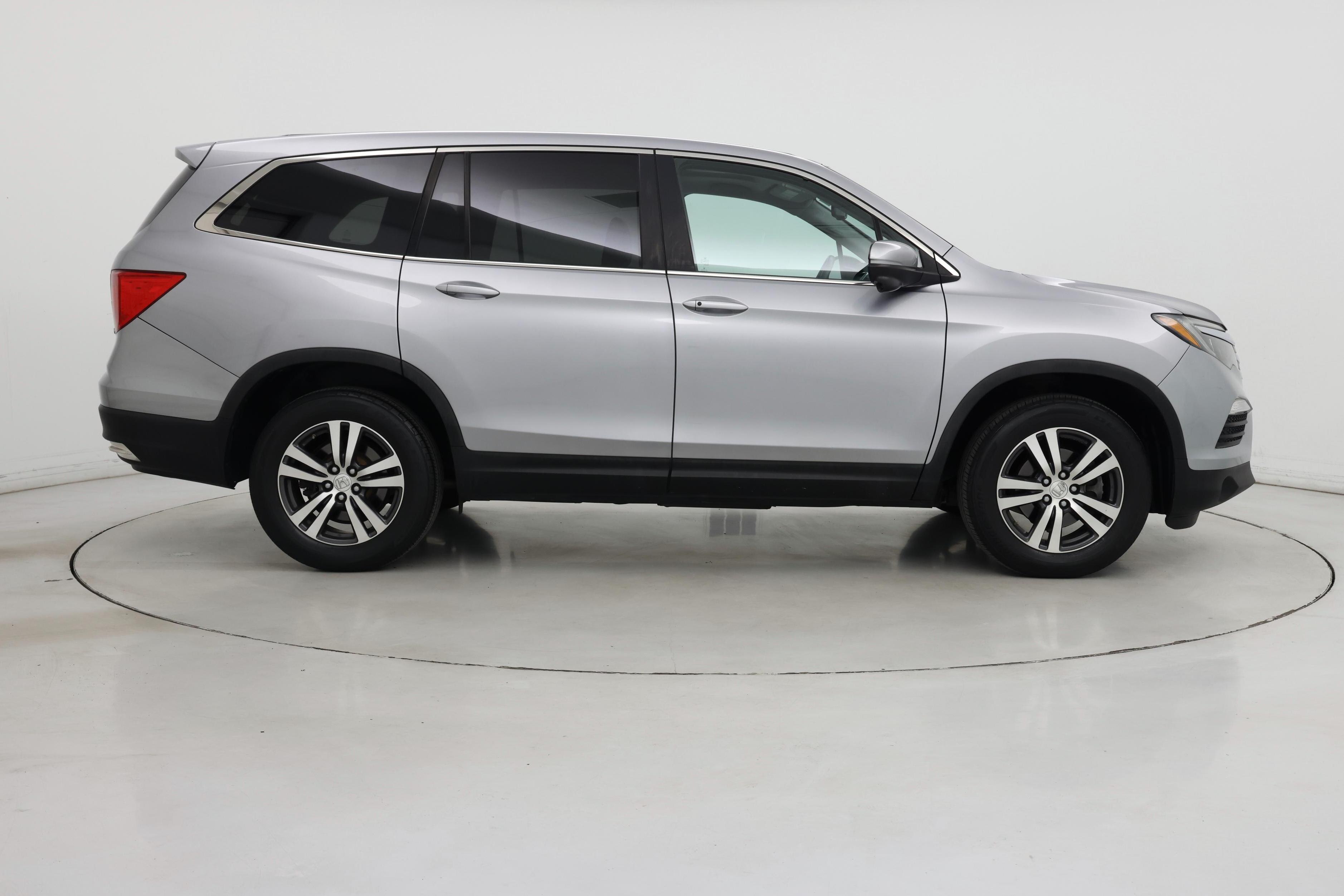 Thumbnail: 2017 Honda Pilot - 7