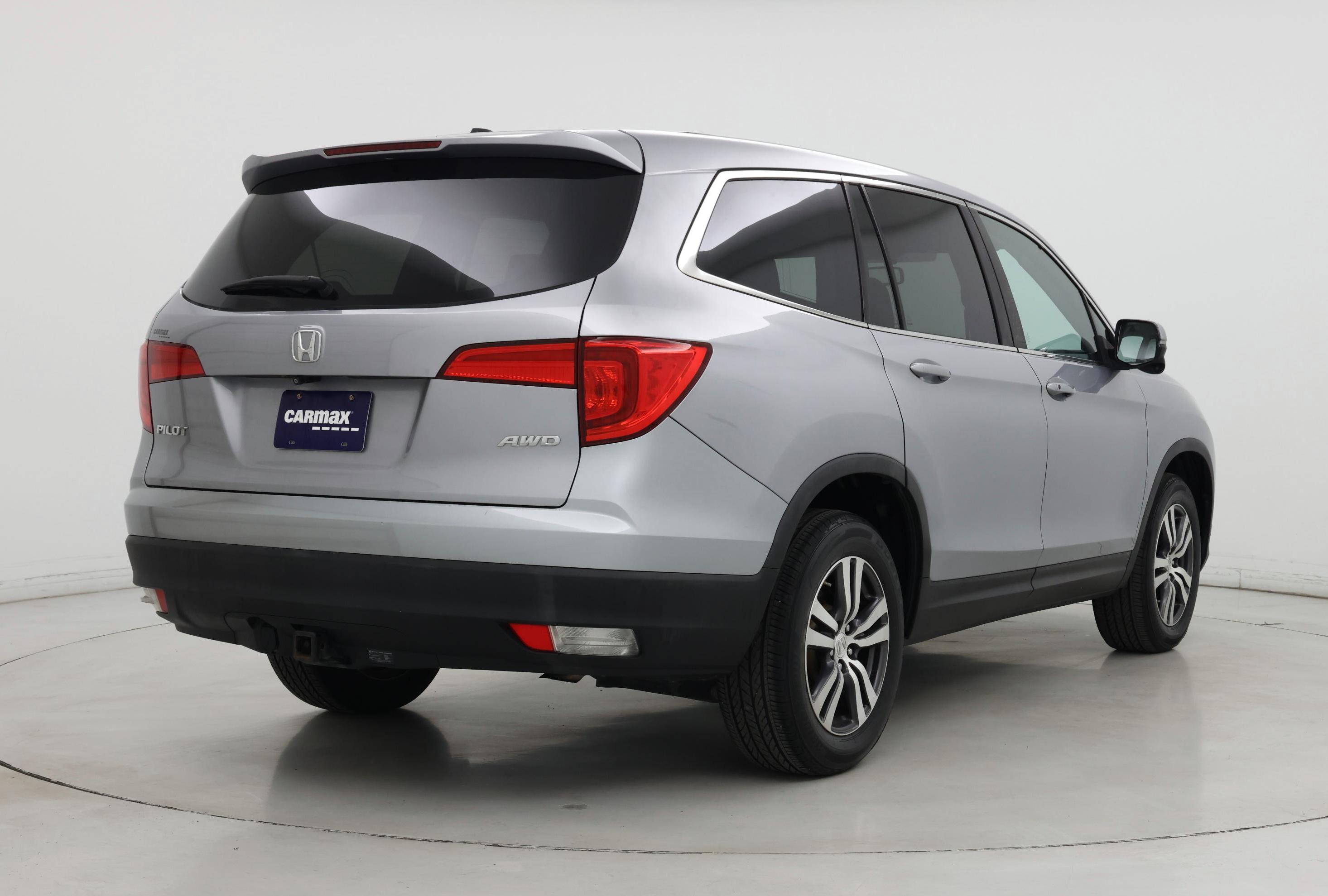Thumbnail: 2017 Honda Pilot - 8