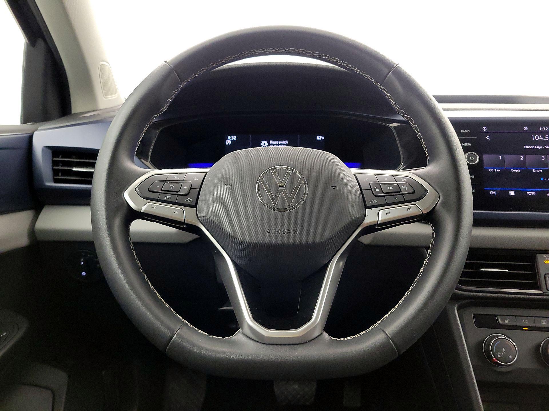 Thumbnail: 2022 Volkswagen Taos - 10