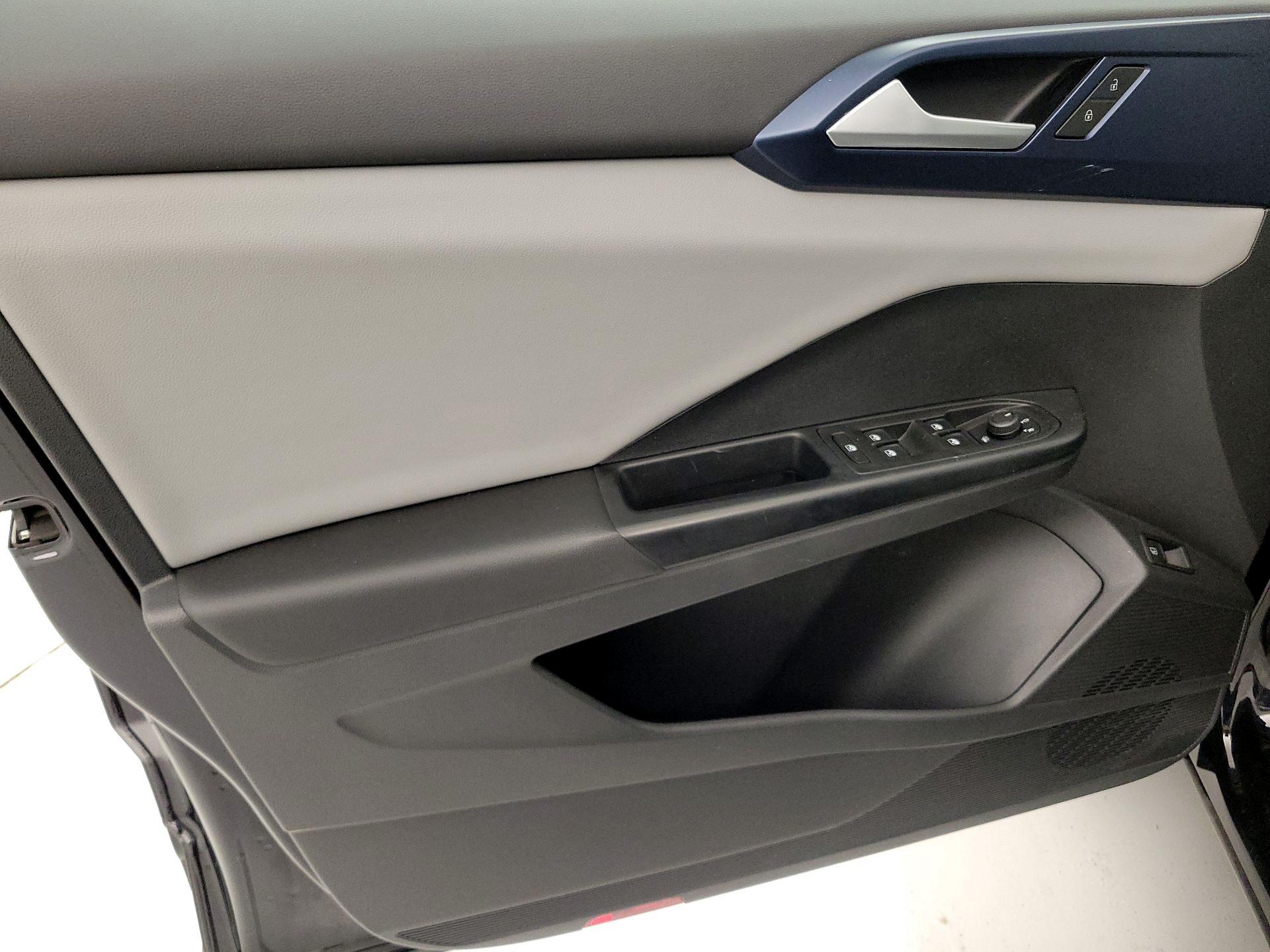 Thumbnail: 2022 Volkswagen Taos - 12