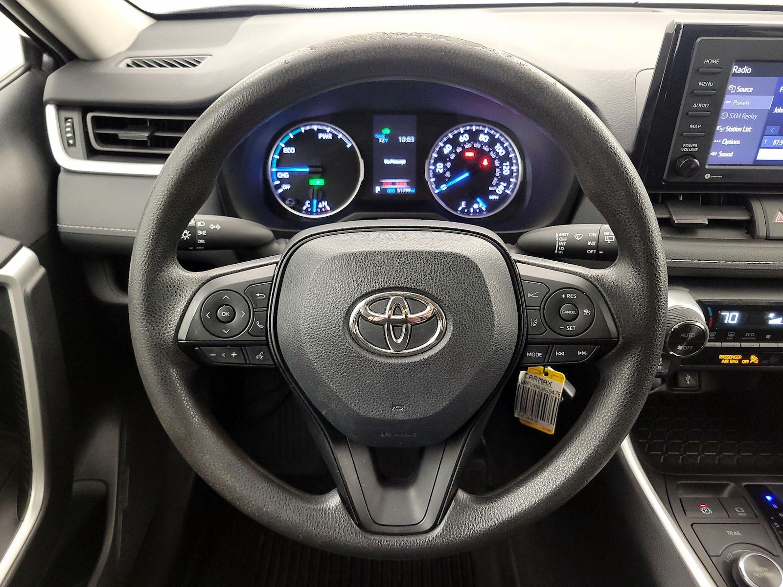 2022 Toyota RAV4 LE - Photo 11