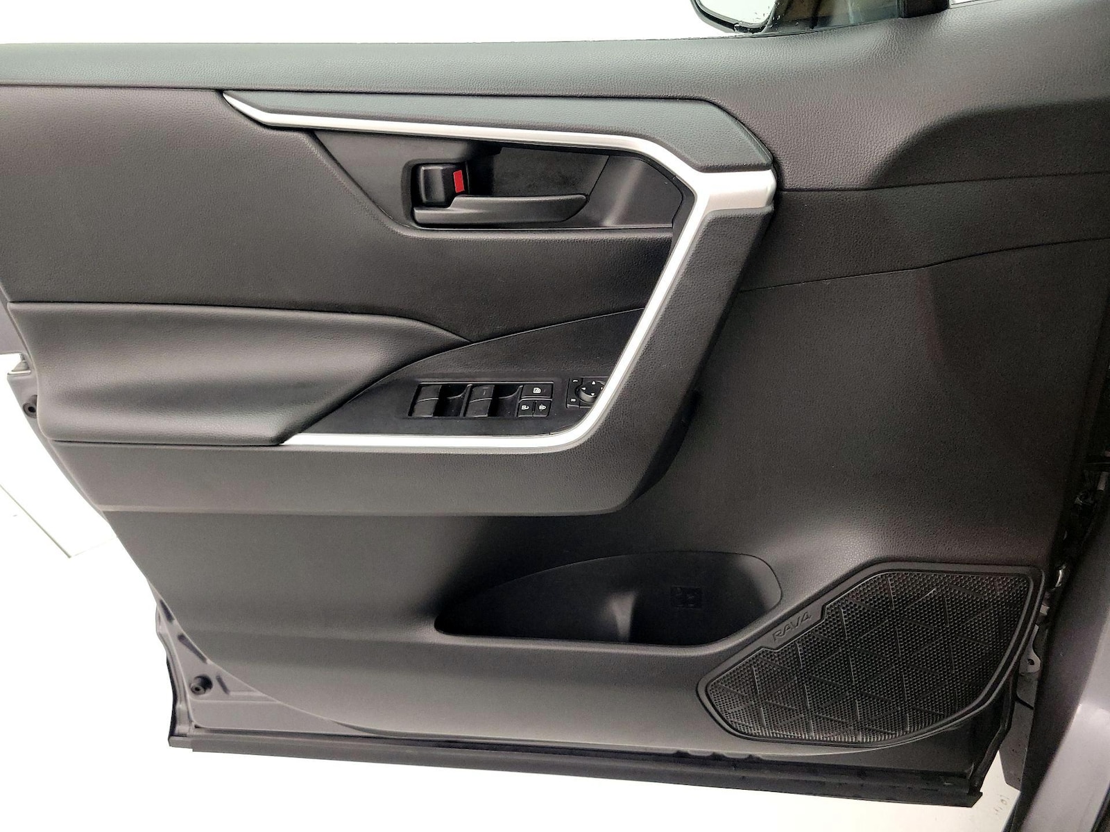 2022 Toyota RAV4 LE - Photo 13