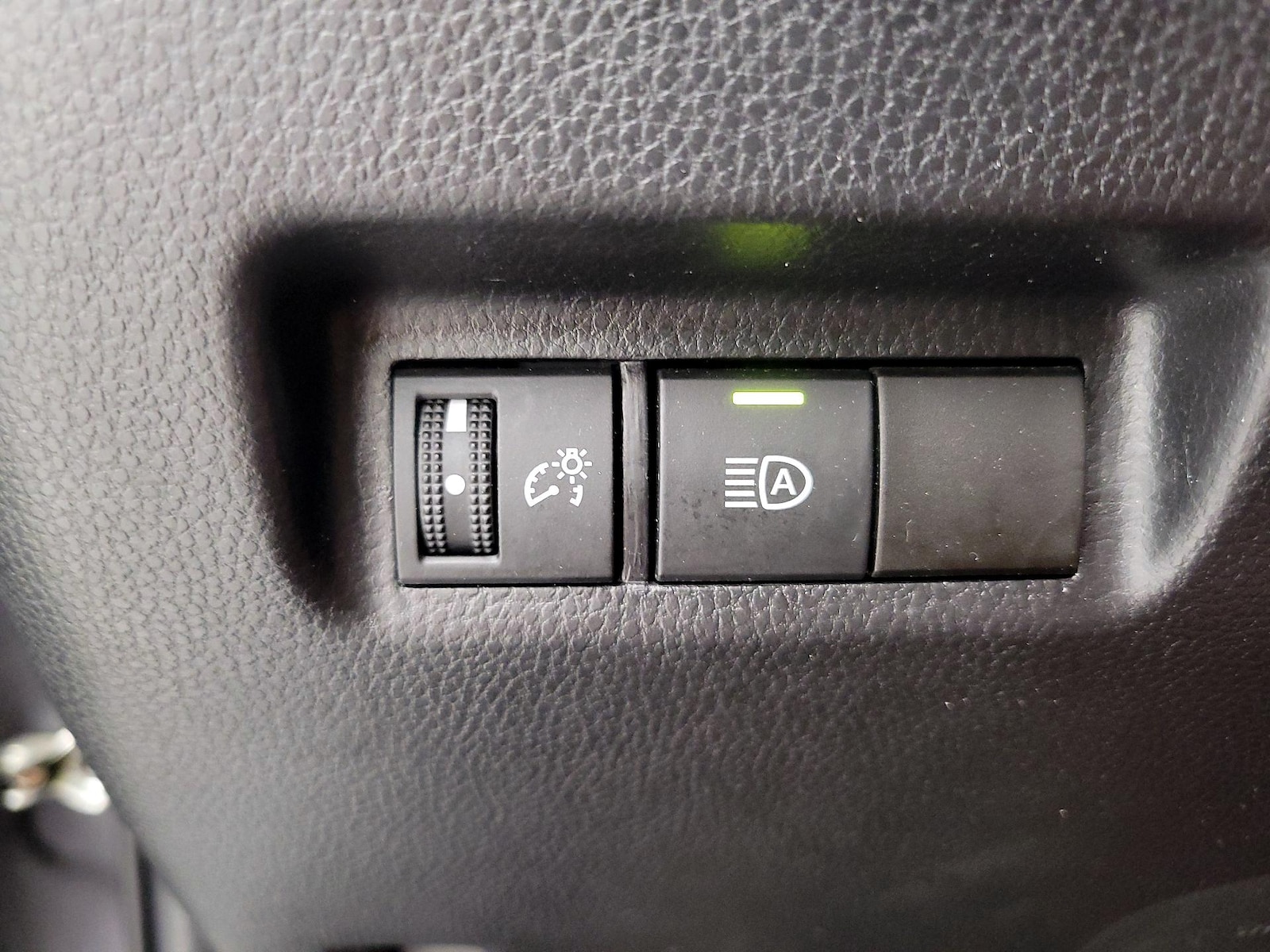 2022 Toyota RAV4 LE - Photo 14