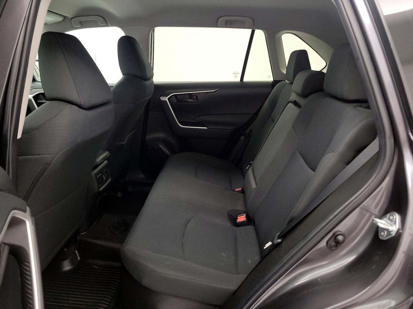 2022 Toyota RAV4 LE - Photo 20