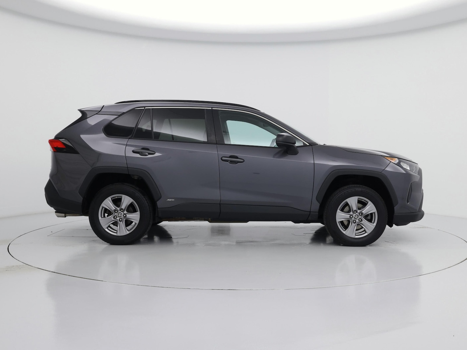 2022 Toyota RAV4 LE - Photo 8