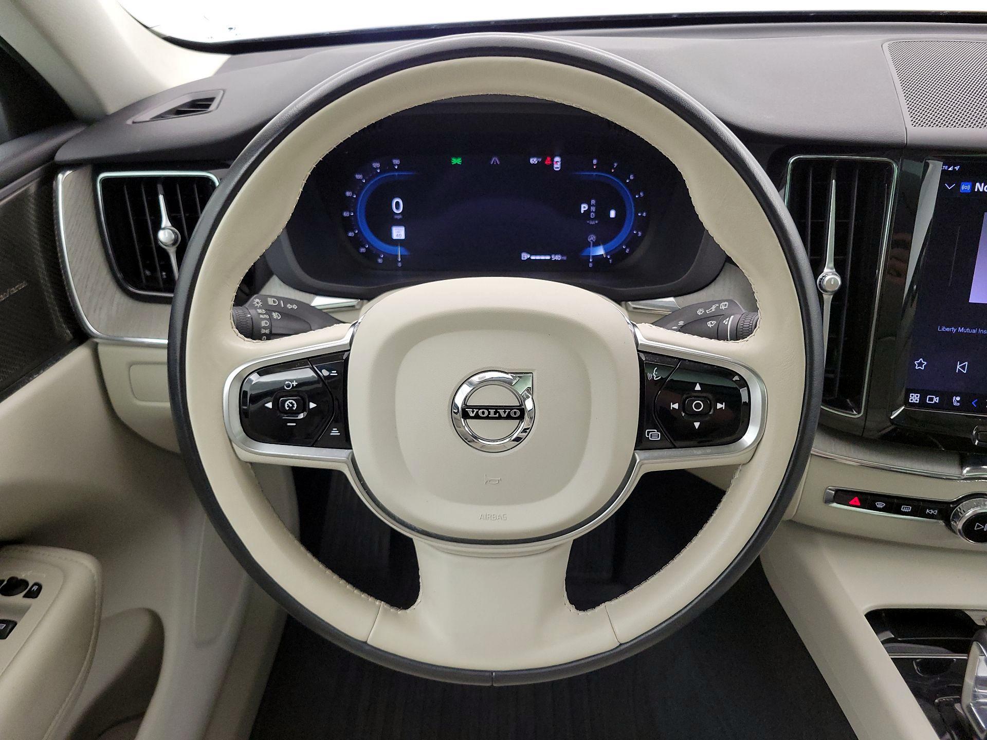 Thumbnail: 2023 Volvo XC60 - 10