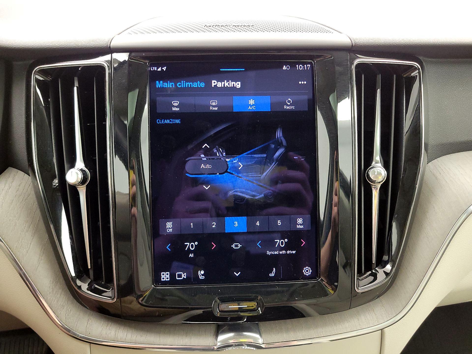 Thumbnail: 2023 Volvo XC60 - 17