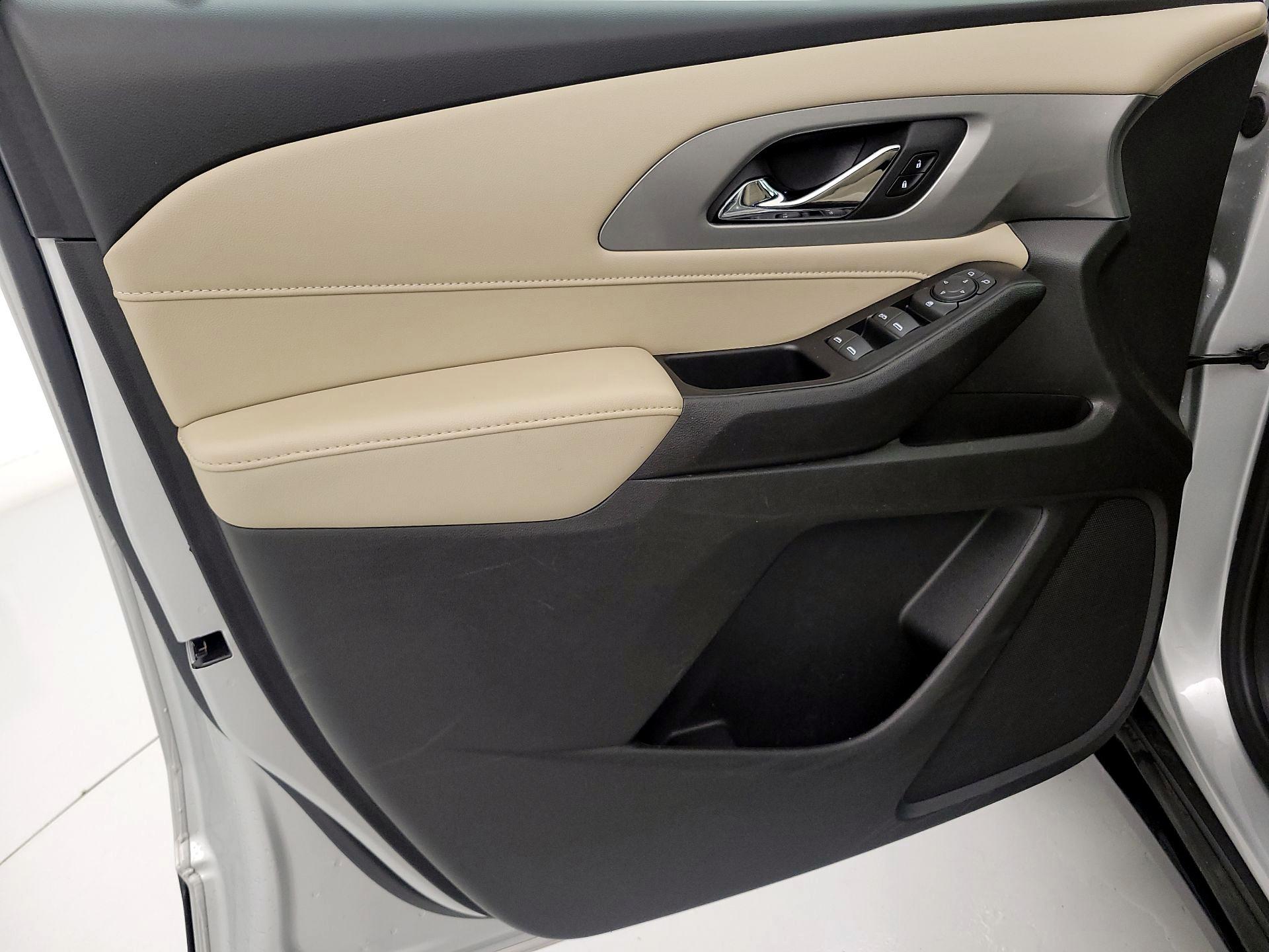 Thumbnail: 2022 Chevrolet Traverse - 12