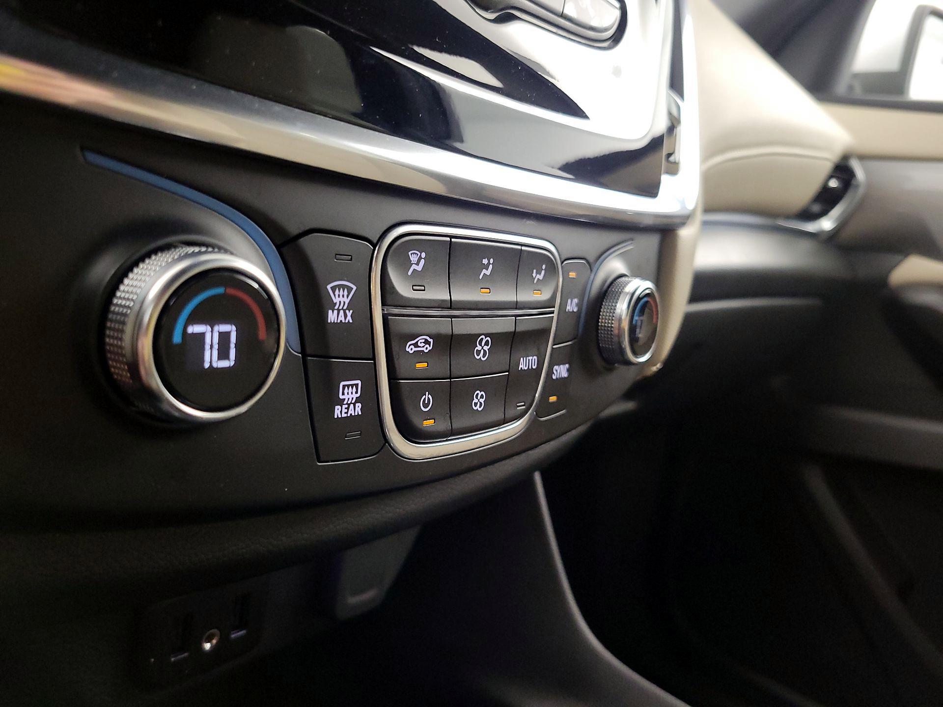 Thumbnail: 2022 Chevrolet Traverse - 16