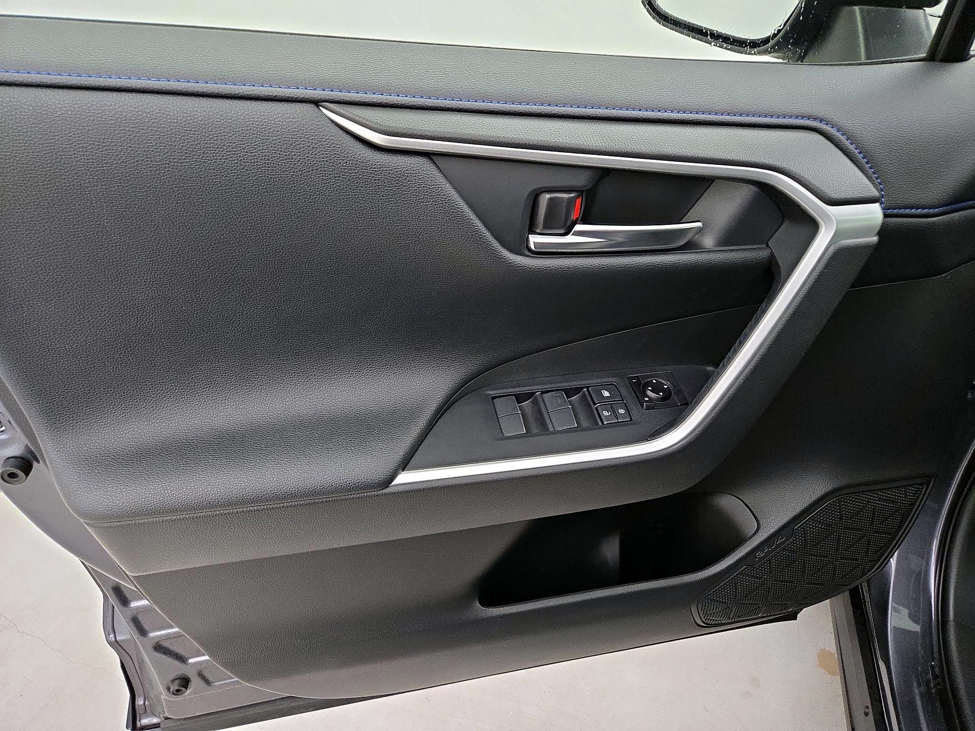 Thumbnail: 2020 Toyota RAV4 - 12