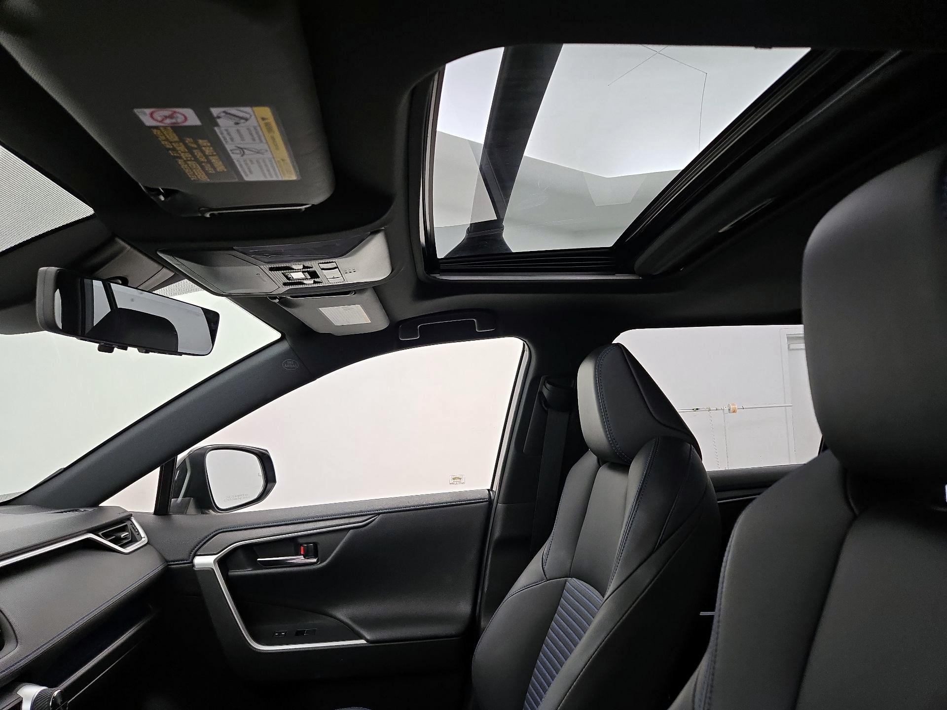 Thumbnail: 2020 Toyota RAV4 - 19