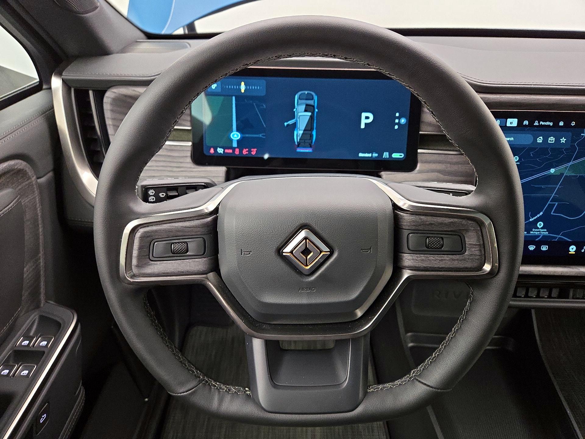 Thumbnail: 2025 Rivian R1S - 10