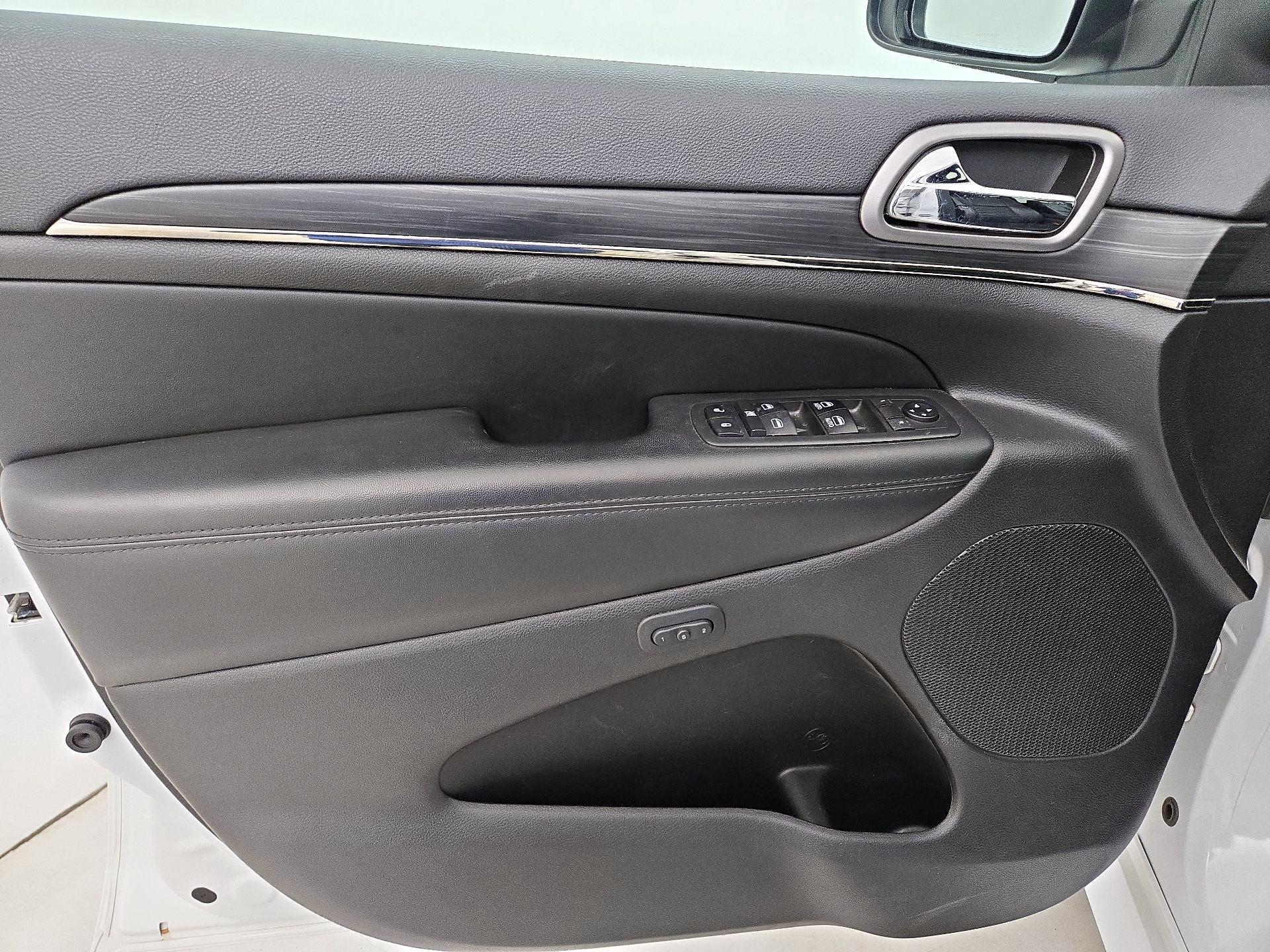 Thumbnail: 2019 Jeep Grand Cherokee - 12