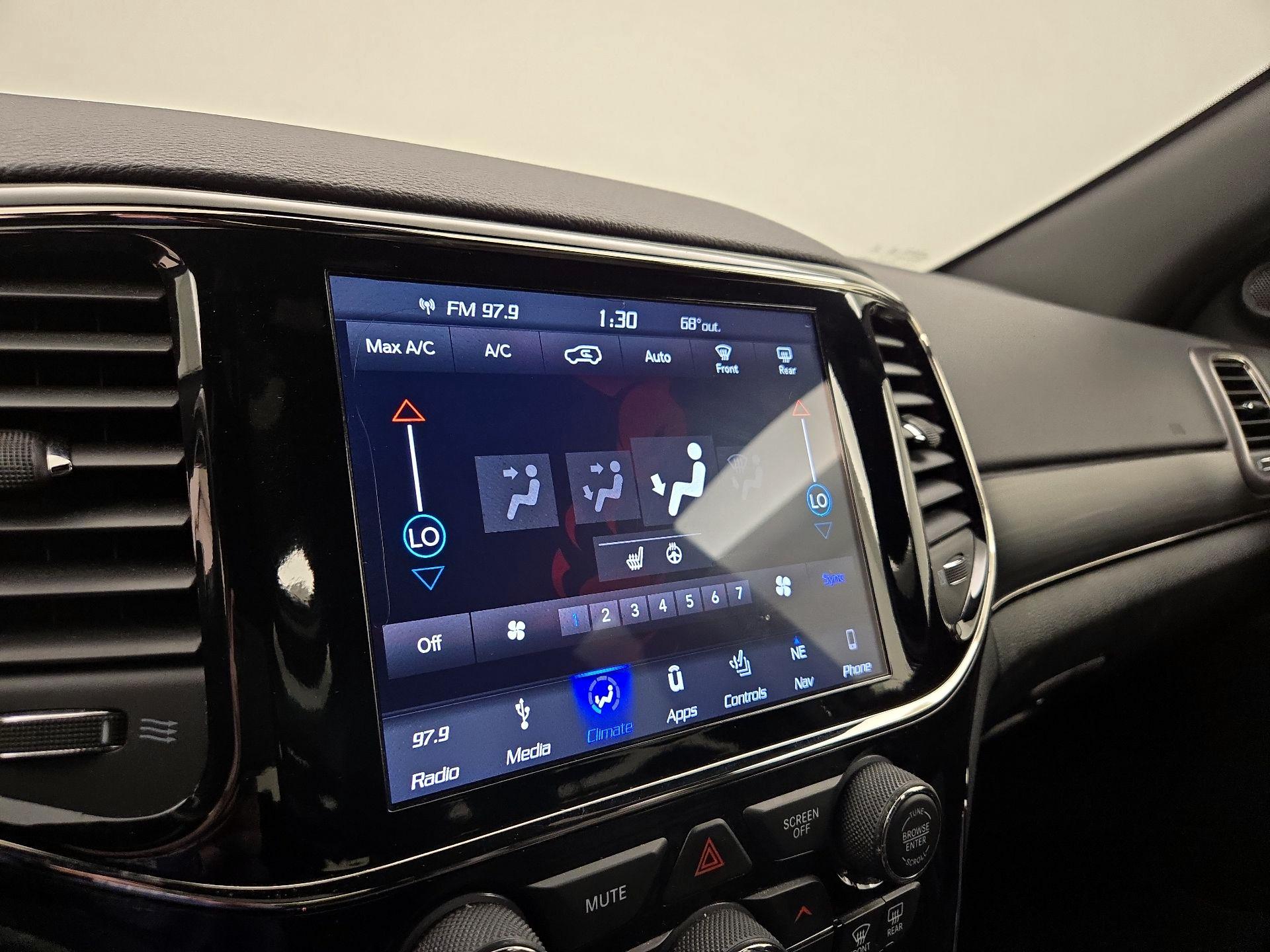 Thumbnail: 2019 Jeep Grand Cherokee - 17