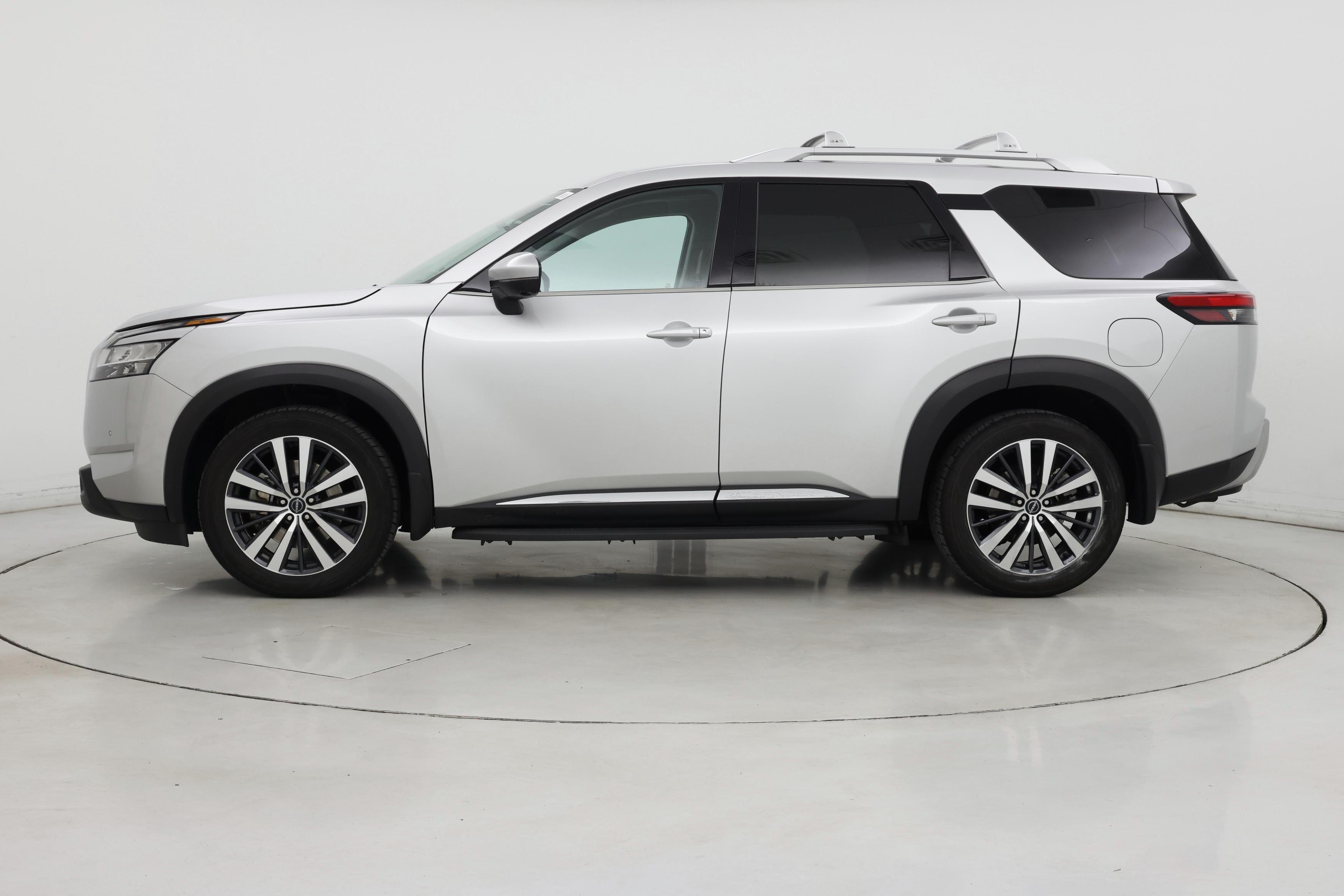 Thumbnail: 2022 Nissan Pathfinder - 3