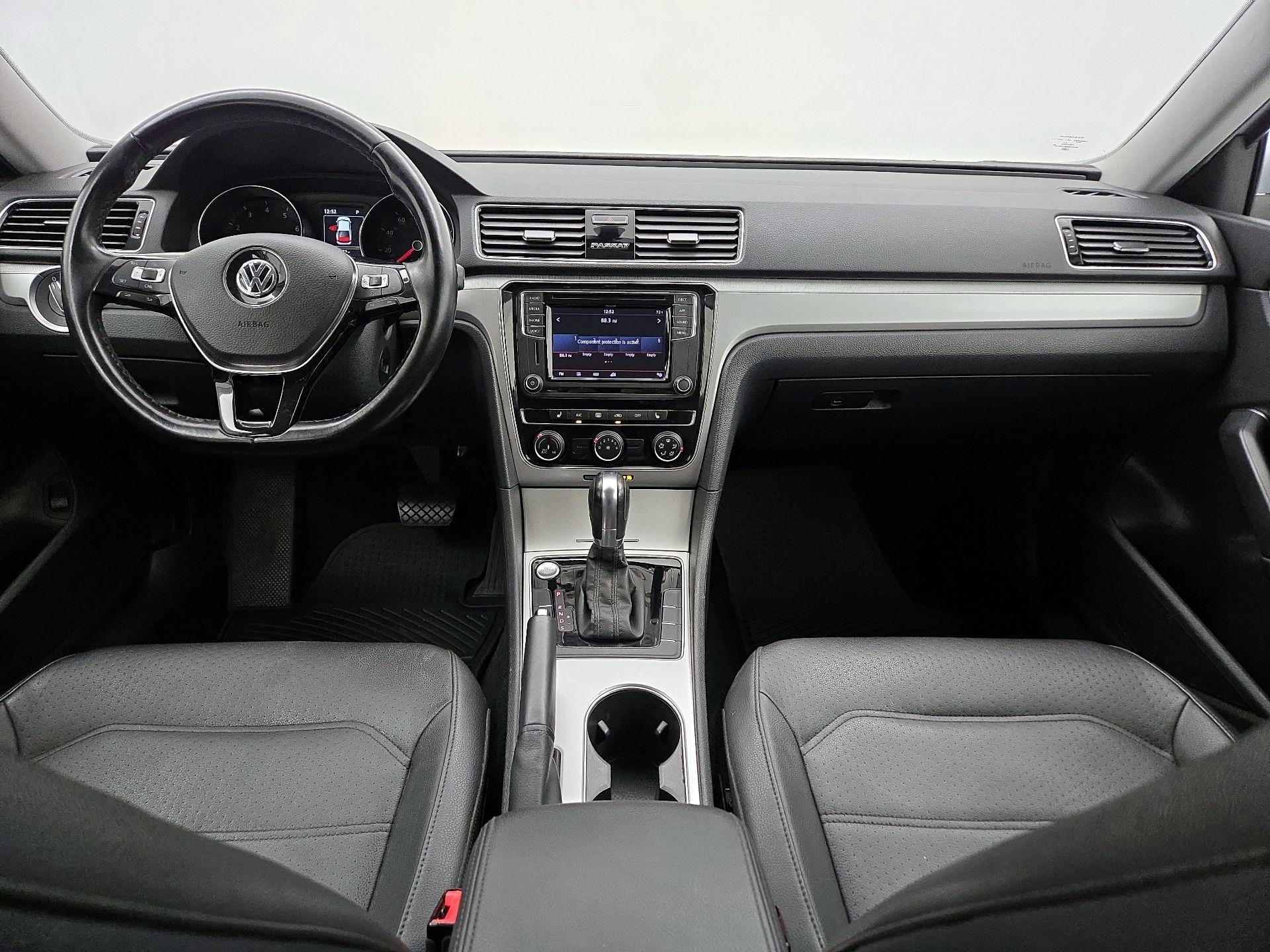 Thumbnail: 2019 Volkswagen Passat - 9