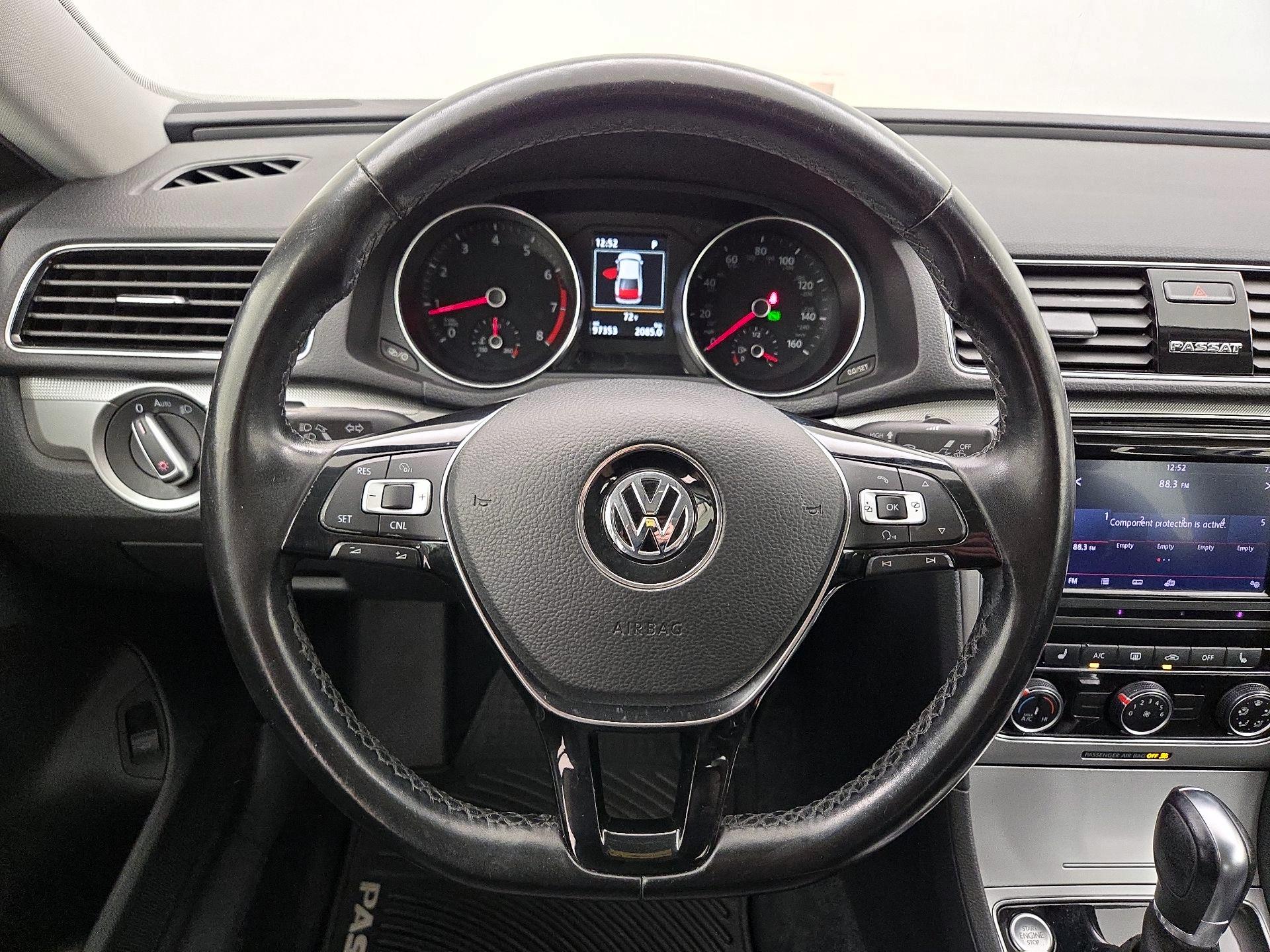 Thumbnail: 2019 Volkswagen Passat - 10