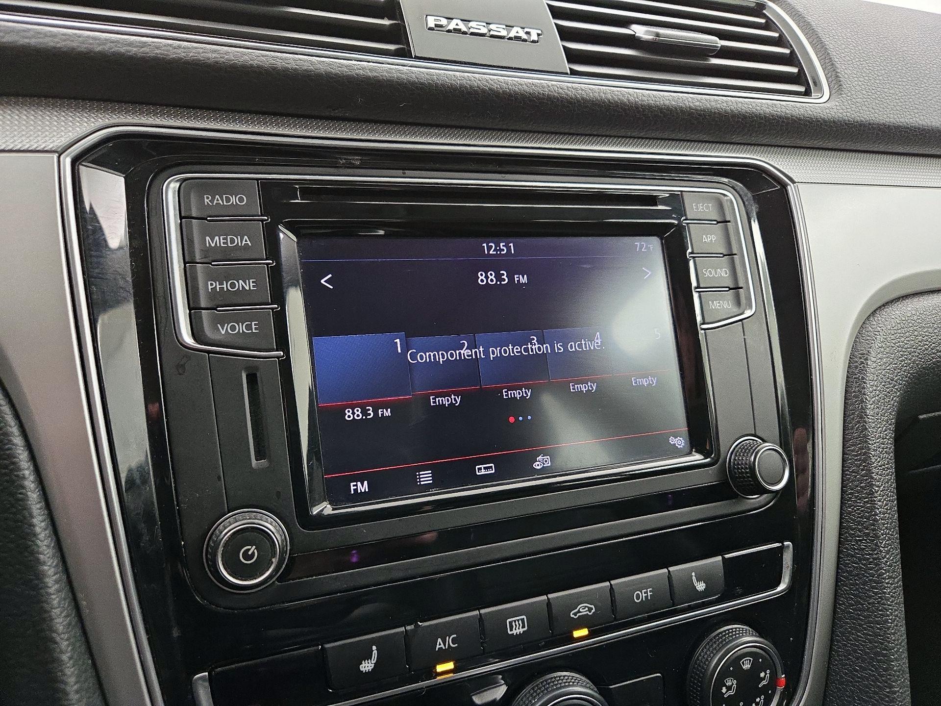 Thumbnail: 2019 Volkswagen Passat - 15