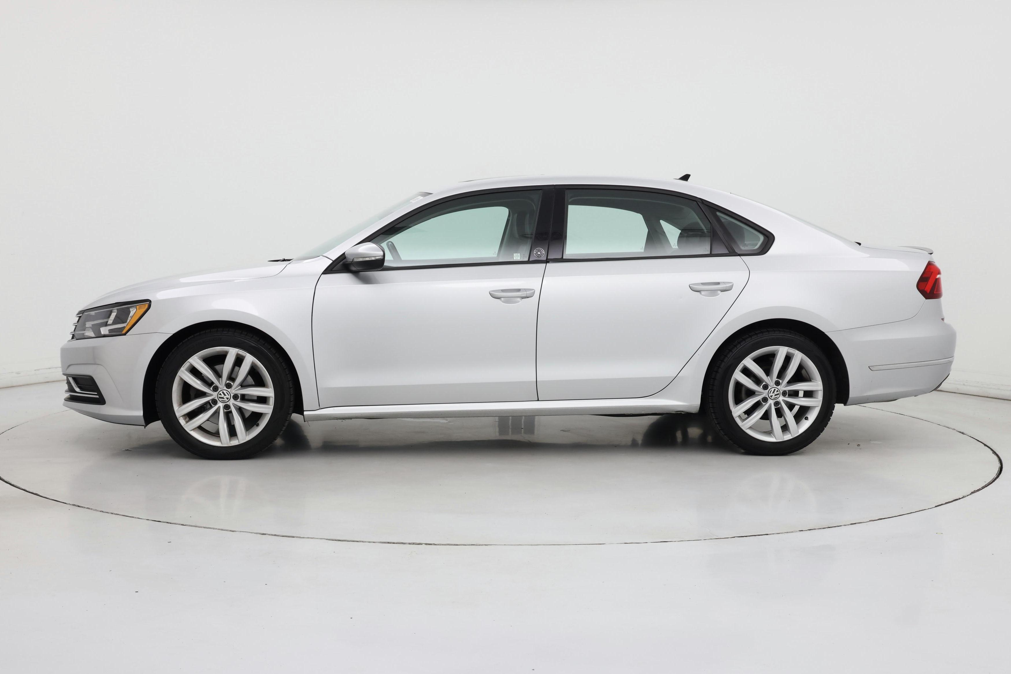Thumbnail: 2019 Volkswagen Passat - 3