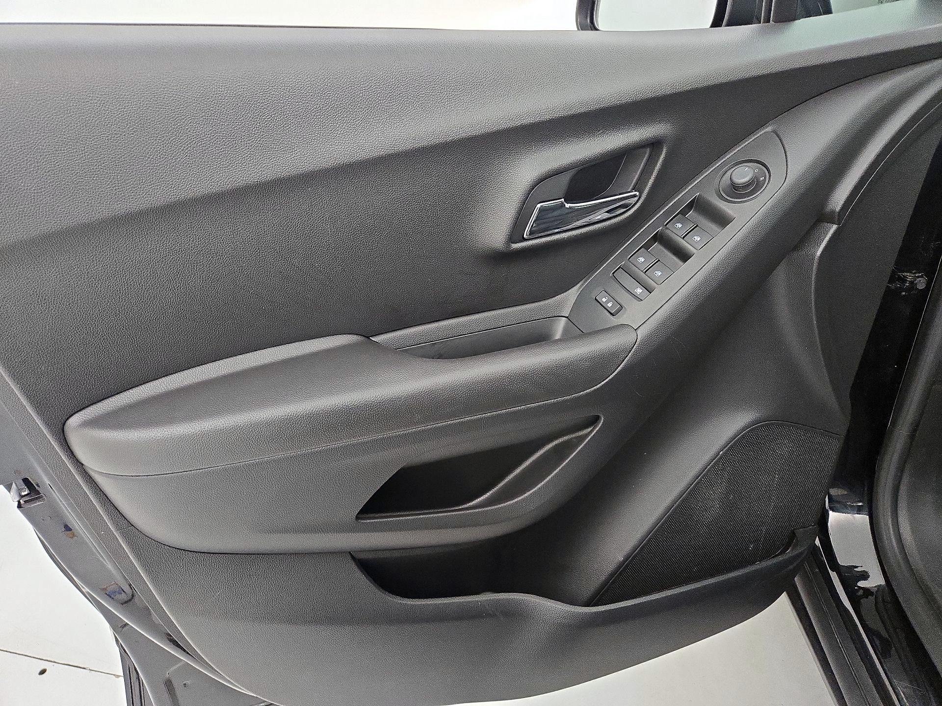 Thumbnail: 2020 Chevrolet Trax - 12