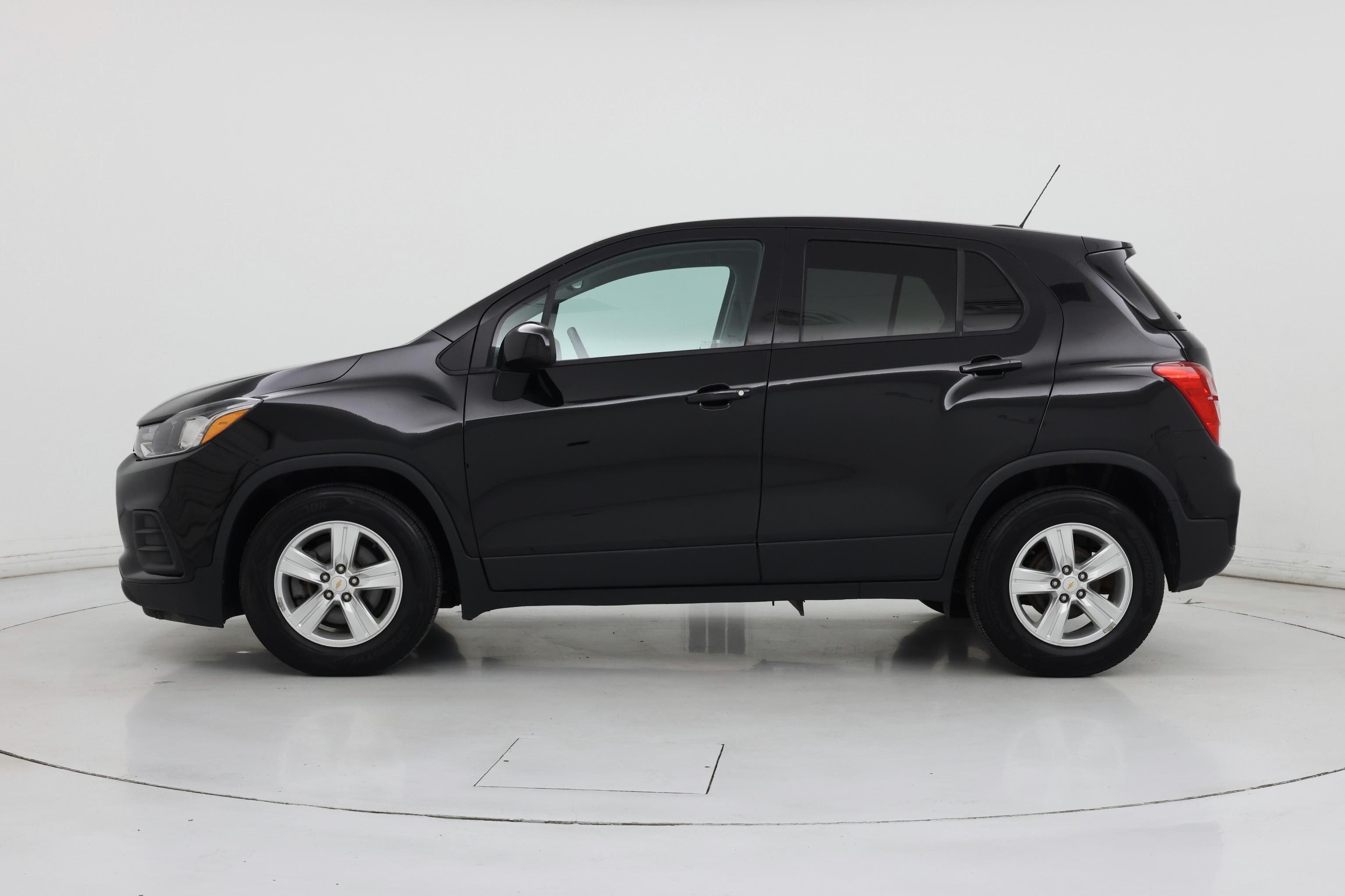 Thumbnail: 2020 Chevrolet Trax - 3