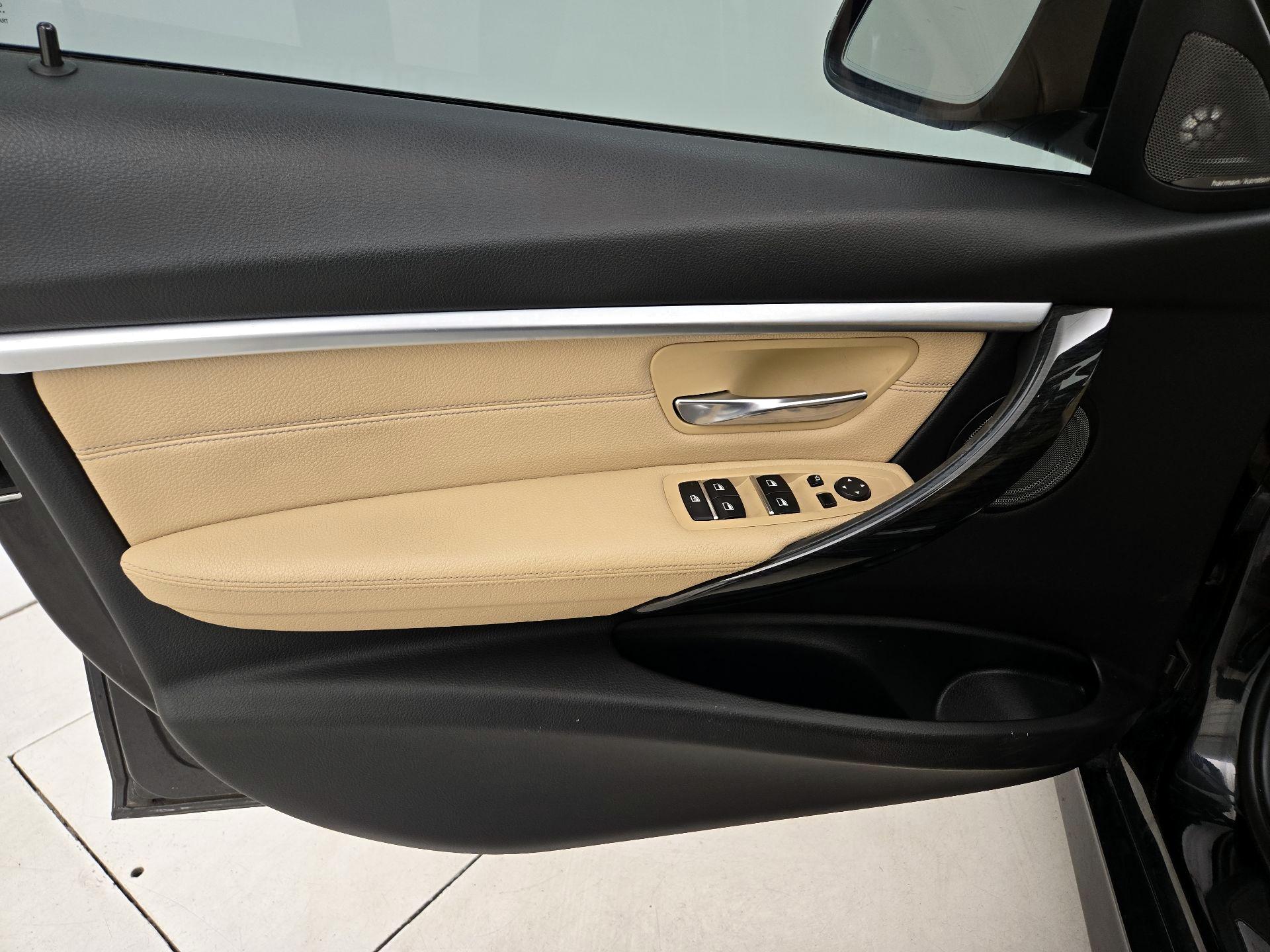 Thumbnail: 2018 BMW 3 Series - 12