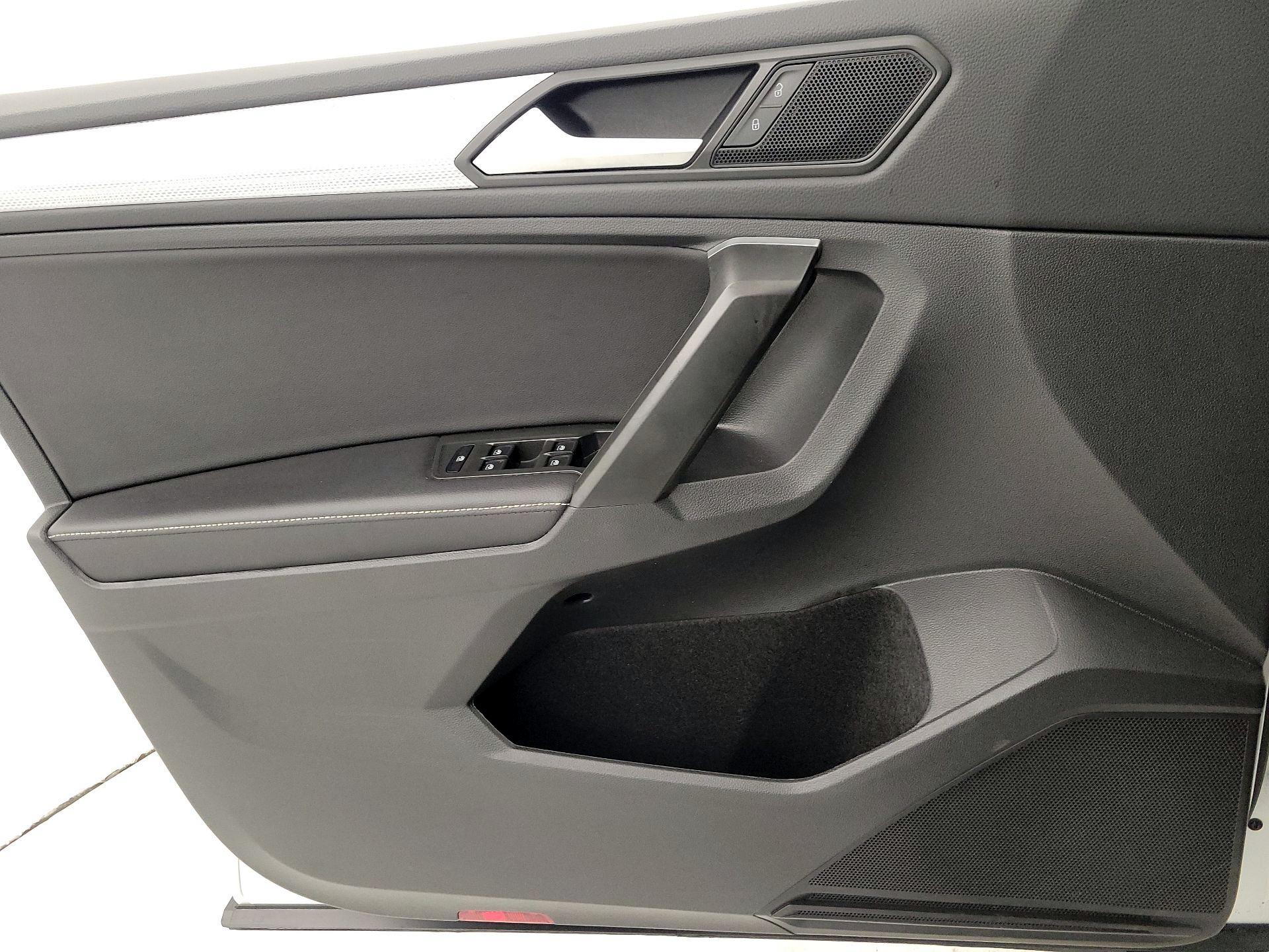 Thumbnail: 2024 Volkswagen Tiguan - 12